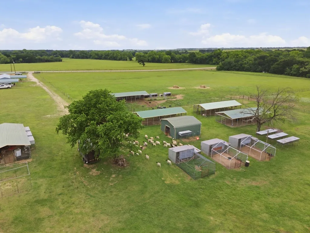 Manufactured Home For Sale in Hill County , 7956 Fm 2114, Hubbard, Texas 76648, 3 Bedrooms, 2 Bathrooms, Garage spaces, 1,088 Sqft, built in 2000, Price $600,000, mls#21272665, Real Estate Agent in Hubbard, Homes For Sale in Hill county, Homes For Sale in Hubbard, Realtor in Hubbard Texas, Real Estate Brokerage Independent Realty Texas, Luminita Cordes Realtor