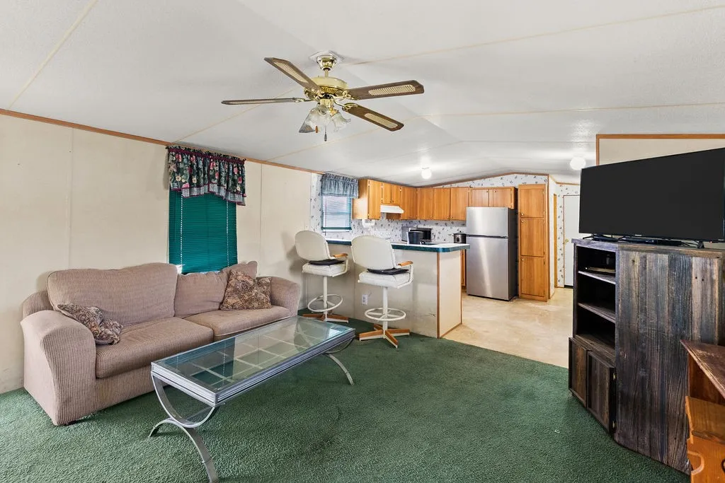Manufactured Home For Sale in Hill County , 7956 Fm 2114, Hubbard, Texas 76648, 3 Bedrooms, 2 Bathrooms, Garage spaces, 1,088 Sqft, built in 2000, Price $600,000, mls#21272665, Real Estate Agent in Hubbard, Homes For Sale in Hill county, Homes For Sale in Hubbard, Realtor in Hubbard Texas, Real Estate Brokerage Independent Realty Texas, Luminita Cordes Realtor