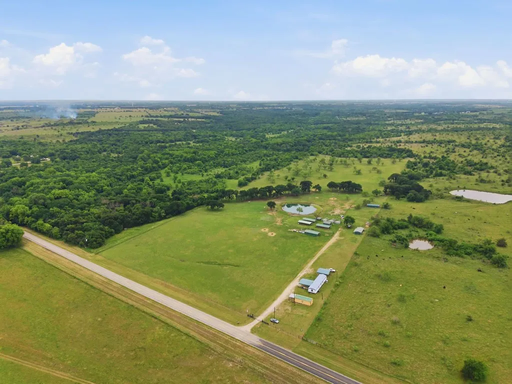Manufactured Home For Sale in Hill County , 7956 Fm 2114, Hubbard, Texas 76648, 3 Bedrooms, 2 Bathrooms, Garage spaces, 1,088 Sqft, built in 2000, Price $600,000, mls#21272665, Real Estate Agent in Hubbard, Homes For Sale in Hill county, Homes For Sale in Hubbard, Realtor in Hubbard Texas, Real Estate Brokerage Independent Realty Texas, Luminita Cordes Realtor