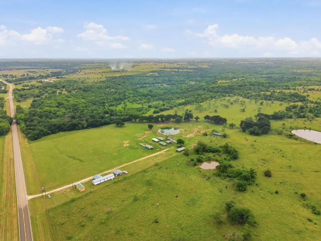 Manufactured Home For Sale in Hill County , 7956 Fm 2114, Hubbard, Texas 76648, 3 Bedrooms, 2 Bathrooms, Garage spaces, 1,088 Sqft, built in 2000, Price $600,000, mls#21272665, Real Estate Agent in Hubbard, Homes For Sale in Hill county, Homes For Sale in Hubbard, Realtor in Hubbard Texas, Real Estate Brokerage Independent Realty Texas, Luminita Cordes Realtor