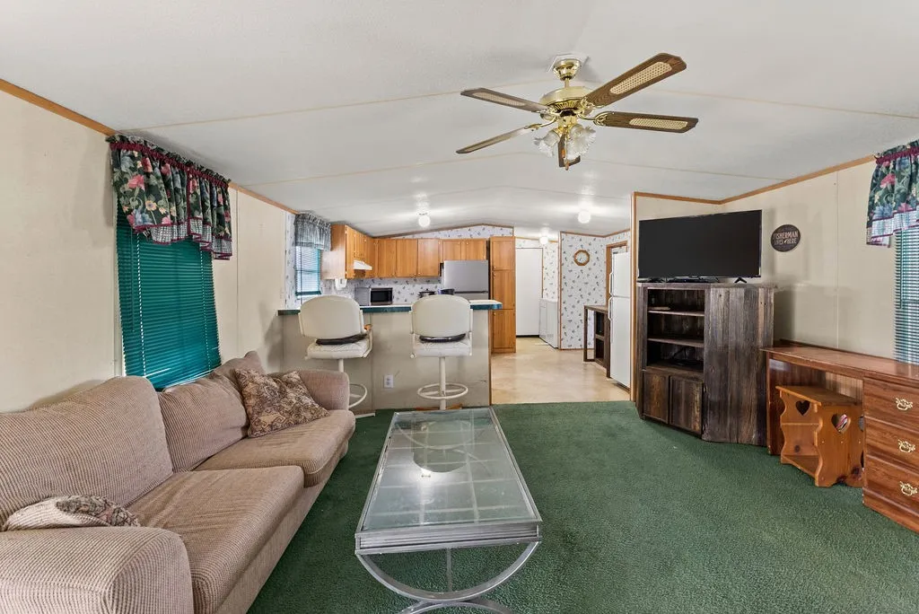 Manufactured Home For Sale in Hill County , 7956 Fm 2114, Hubbard, Texas 76648, 3 Bedrooms, 2 Bathrooms, Garage spaces, 1,088 Sqft, built in 2000, Price $600,000, mls#21272665, Real Estate Agent in Hubbard, Homes For Sale in Hill county, Homes For Sale in Hubbard, Realtor in Hubbard Texas, Real Estate Brokerage Independent Realty Texas, Luminita Cordes Realtor