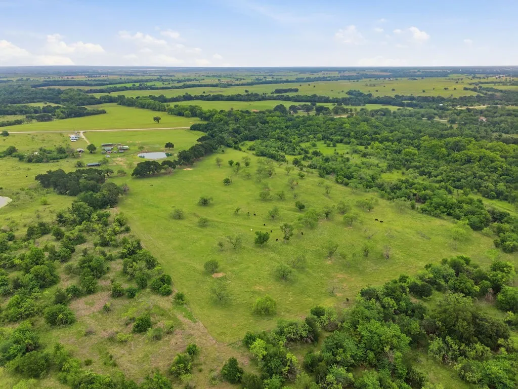 Manufactured Home For Sale in Hill County , 7956 Fm 2114, Hubbard, Texas 76648, 3 Bedrooms, 2 Bathrooms, Garage spaces, 1,088 Sqft, built in 2000, Price $600,000, mls#21272665, Real Estate Agent in Hubbard, Homes For Sale in Hill county, Homes For Sale in Hubbard, Realtor in Hubbard Texas, Real Estate Brokerage Independent Realty Texas, Luminita Cordes Realtor