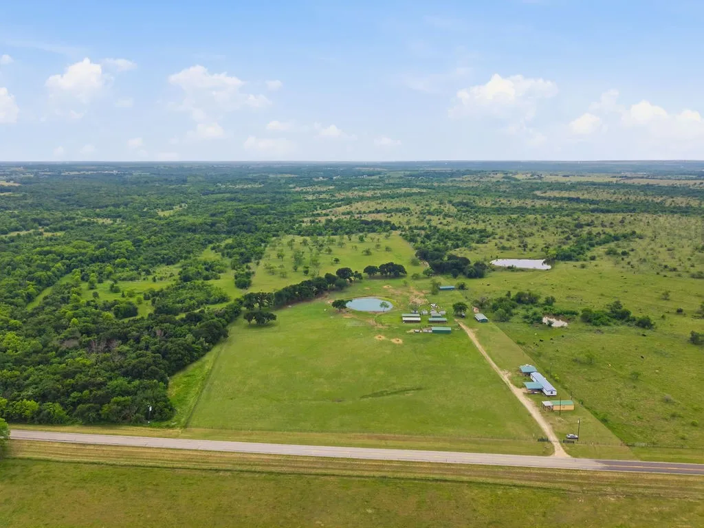 Manufactured Home For Sale in Hill County , 7956 Fm 2114, Hubbard, Texas 76648, 3 Bedrooms, 2 Bathrooms, Garage spaces, 1,088 Sqft, built in 2000, Price $600,000, mls#21272665, Real Estate Agent in Hubbard, Homes For Sale in Hill county, Homes For Sale in Hubbard, Realtor in Hubbard Texas, Real Estate Brokerage Independent Realty Texas, Luminita Cordes Realtor