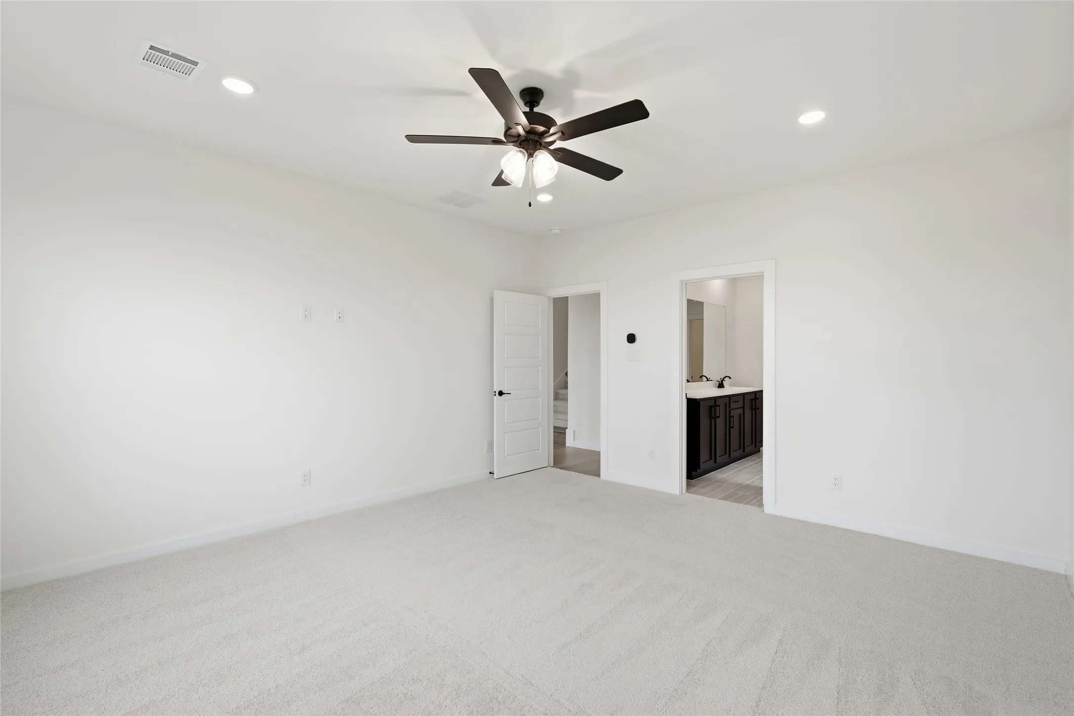 Single Family Residence For Sale in Tarrant County , 4620 Commack Drive, Fort Worth, Texas 76135, 5 Bedroom, 3 Bathroom, 2 Garage spaces, 3,043 Sqft, built in 2026, mls#21273350, Real Estate Agent in Fort Worth, Homes For Sale in Tarrant county, Homes For Sale in Fort Worth, Realtor in Fort Worth Texas, Real Estate Brokerage Independent Realty Texas, Luminita Cordes Realtor