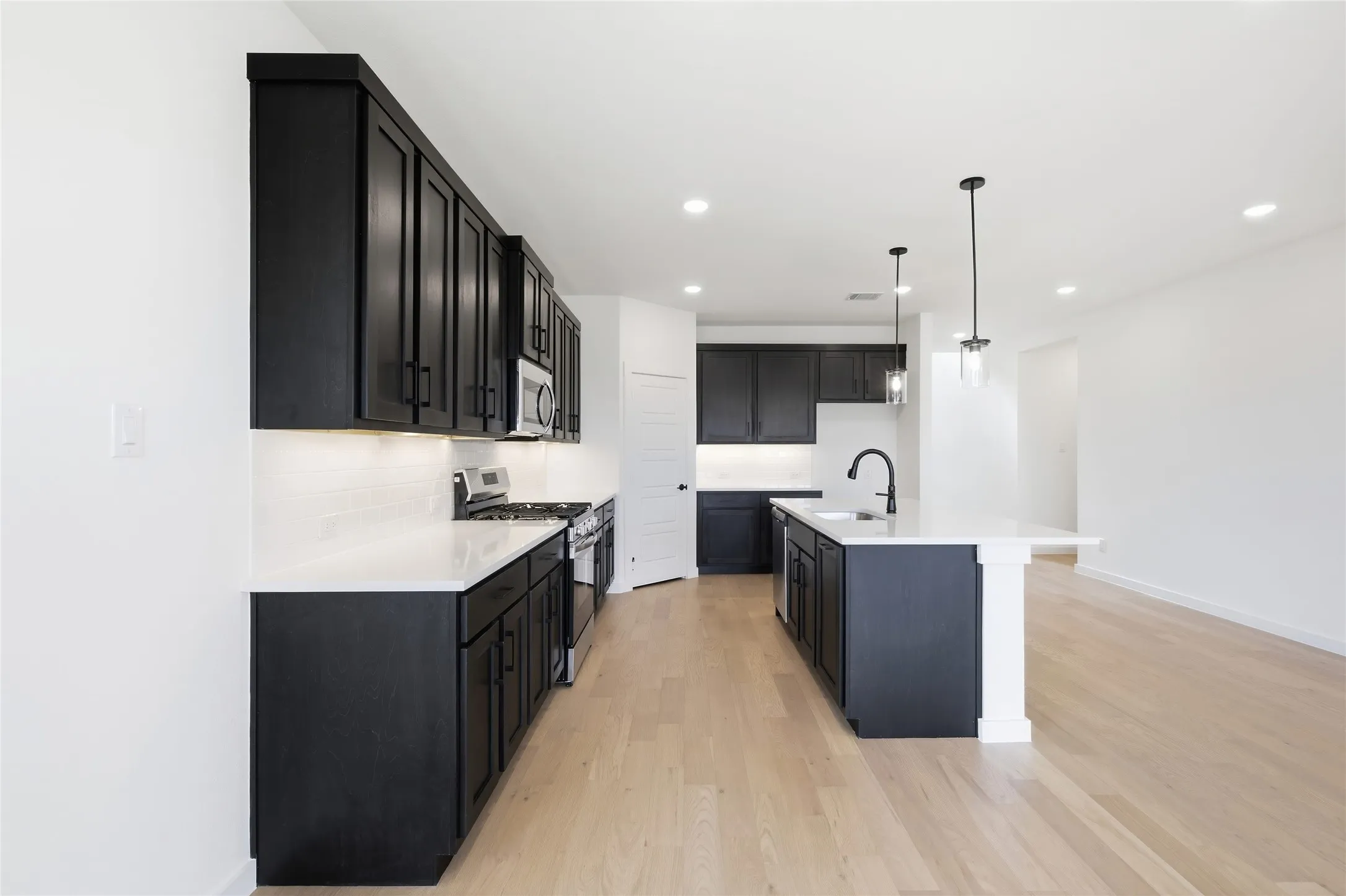 Single Family Residence For Sale in Tarrant County , 4620 Commack Drive, Fort Worth, Texas 76135, 5 Bedroom, 3 Bathroom, 2 Garage spaces, 3,043 Sqft, built in 2026, mls#21273350, Real Estate Agent in Fort Worth, Homes For Sale in Tarrant county, Homes For Sale in Fort Worth, Realtor in Fort Worth Texas, Real Estate Brokerage Independent Realty Texas, Luminita Cordes Realtor