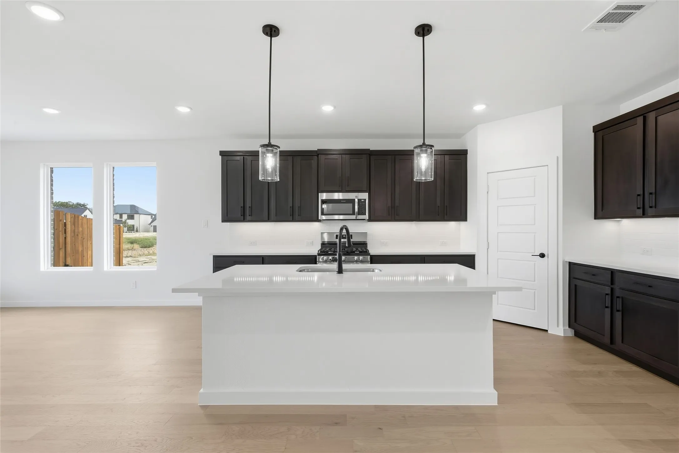 Single Family Residence For Sale in Tarrant County , 4620 Commack Drive, Fort Worth, Texas 76135, 5 Bedroom, 3 Bathroom, 2 Garage spaces, 3,043 Sqft, built in 2026, mls#21273350, Real Estate Agent in Fort Worth, Homes For Sale in Tarrant county, Homes For Sale in Fort Worth, Realtor in Fort Worth Texas, Real Estate Brokerage Independent Realty Texas, Luminita Cordes Realtor