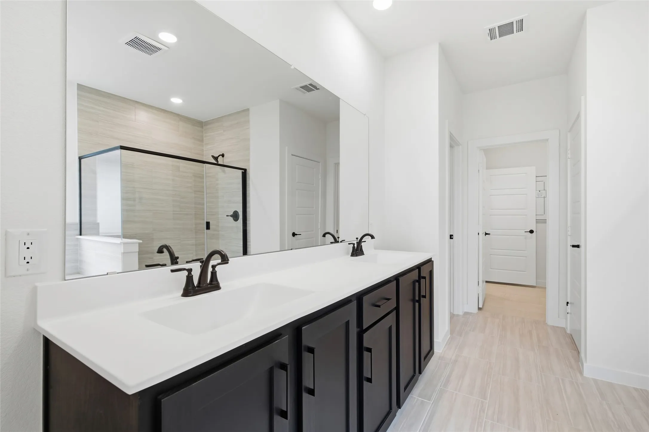 Single Family Residence For Sale in Tarrant County , 4620 Commack Drive, Fort Worth, Texas 76135, 5 Bedroom, 3 Bathroom, 2 Garage spaces, 3,043 Sqft, built in 2026, mls#21273350, Real Estate Agent in Fort Worth, Homes For Sale in Tarrant county, Homes For Sale in Fort Worth, Realtor in Fort Worth Texas, Real Estate Brokerage Independent Realty Texas, Luminita Cordes Realtor