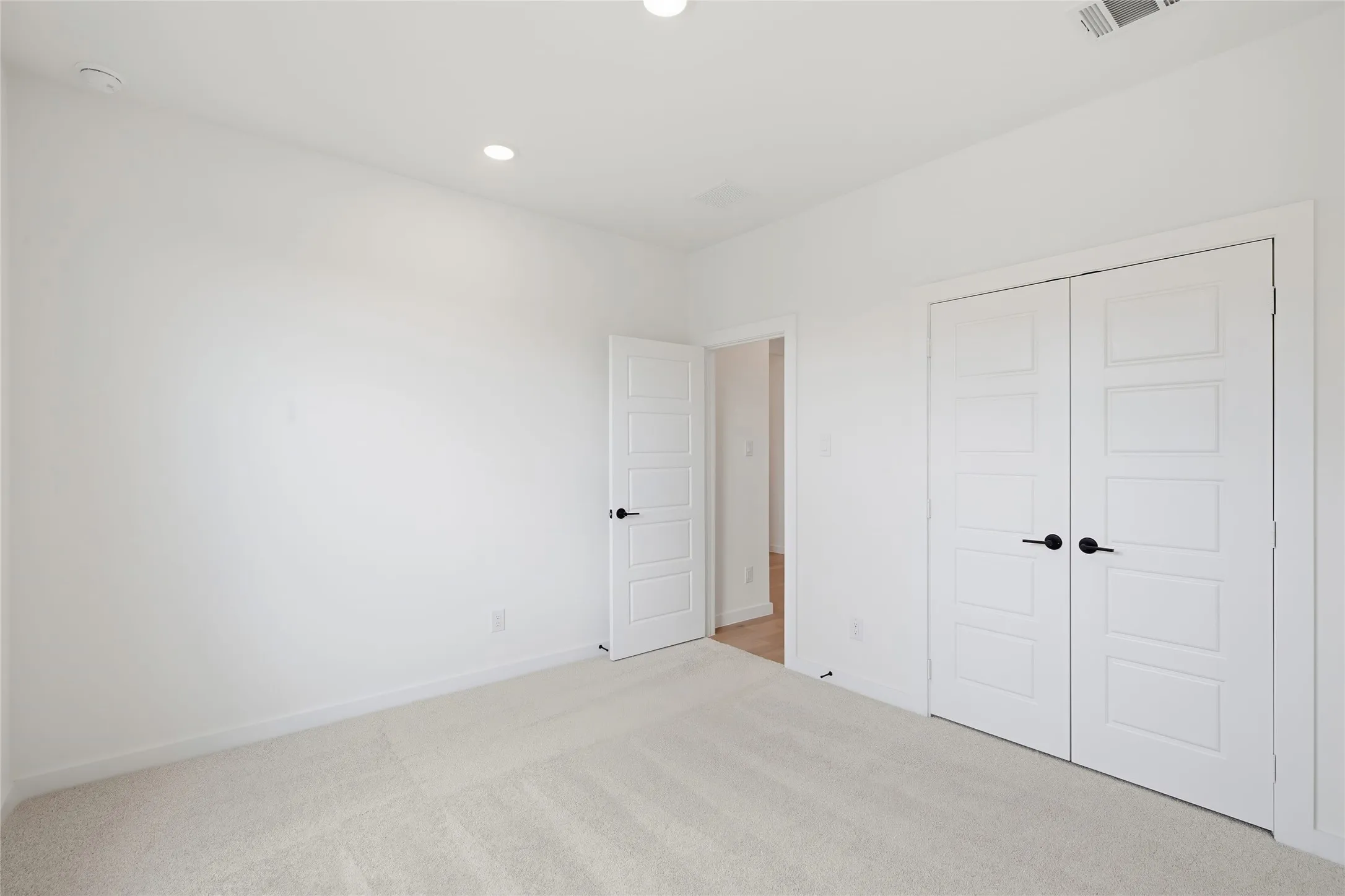 Single Family Residence For Sale in Tarrant County , 4620 Commack Drive, Fort Worth, Texas 76135, 5 Bedroom, 3 Bathroom, 2 Garage spaces, 3,043 Sqft, built in 2026, mls#21273350, Real Estate Agent in Fort Worth, Homes For Sale in Tarrant county, Homes For Sale in Fort Worth, Realtor in Fort Worth Texas, Real Estate Brokerage Independent Realty Texas, Luminita Cordes Realtor
