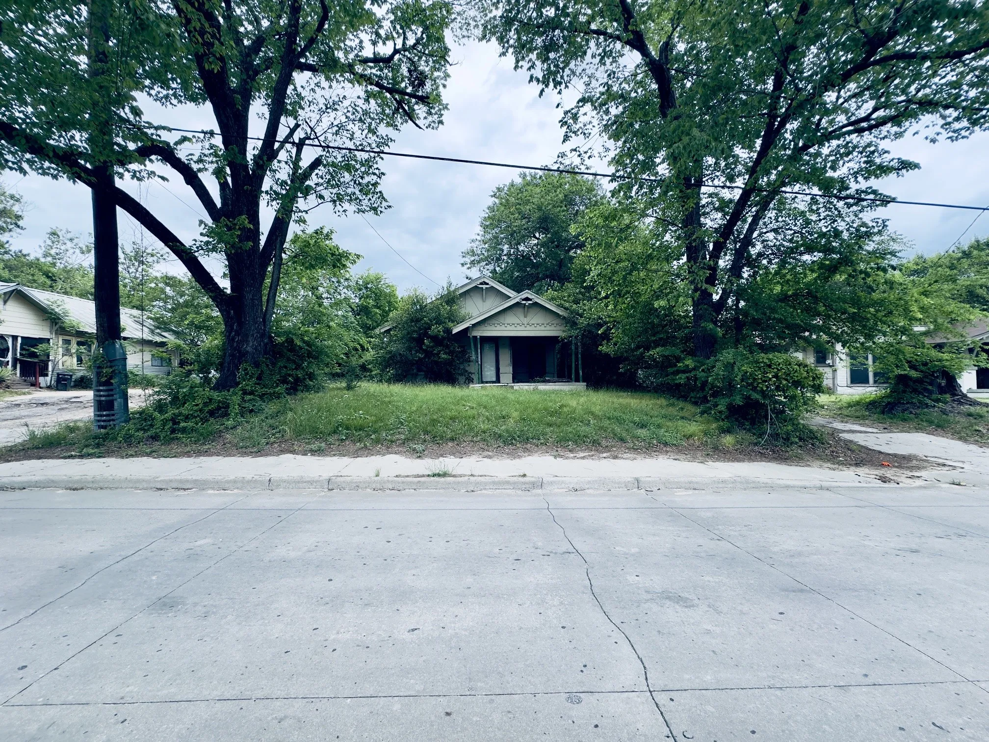 Single-story residence set back from the street, featuring a covered front porch and a gabled​​‌​​​​‌​​‌‌​‌‌​​​‌‌​‌​‌​‌​​​‌​​ roofline