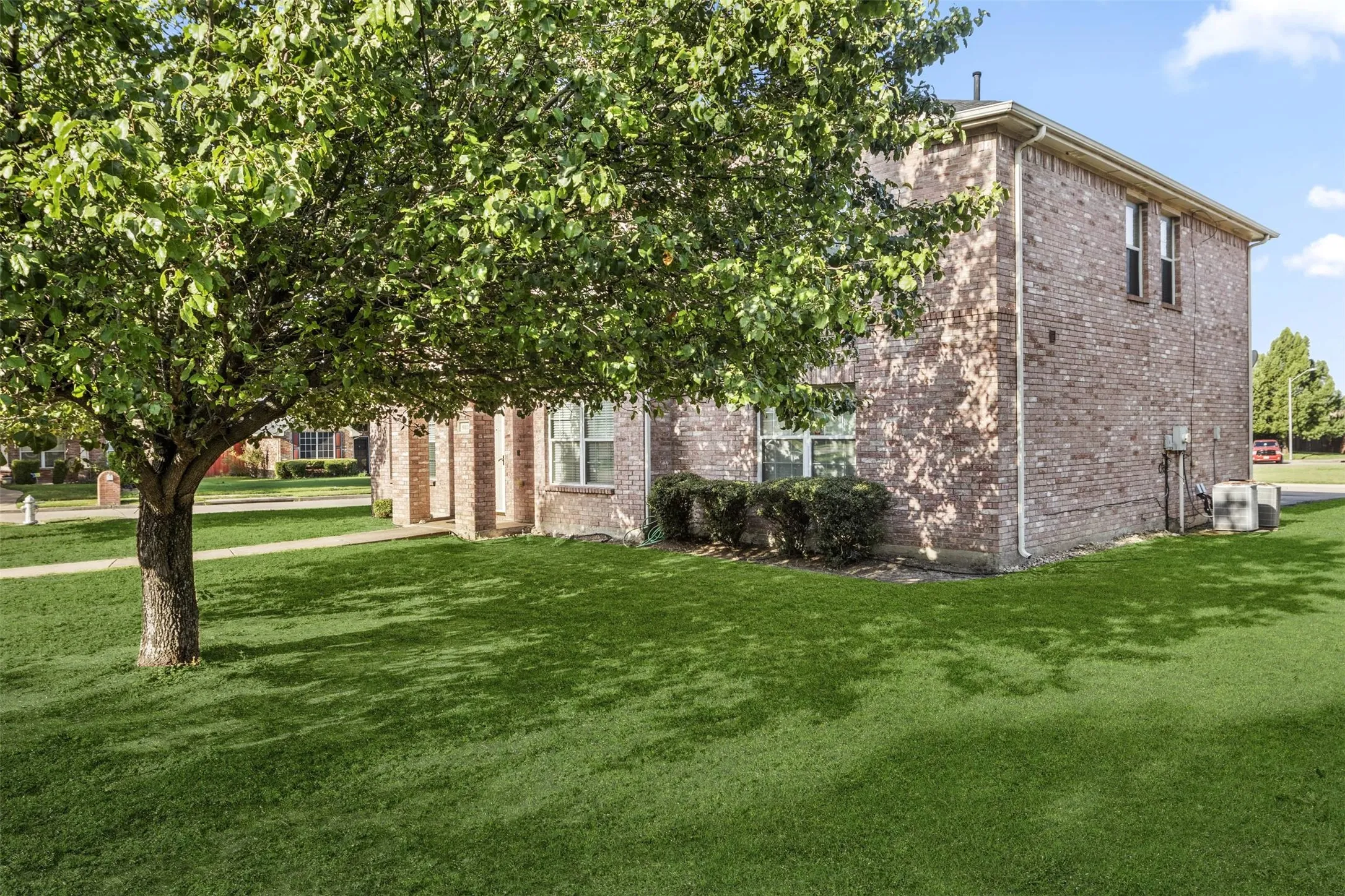 Single Family Residence For Sale in Dallas County , 603 Zollman Court, Lancaster, Texas 75146, 3 Bedrooms, 3 Bathrooms, 2 Garage spaces, 2,912 Sqft, built in 2005, Price $313,000, mls#21273352, Real Estate Agent in Lancaster, Homes For Sale in Dallas county, Homes For Sale in Lancaster, Realtor in Lancaster Texas, Real Estate Brokerage Independent Realty Texas, Luminita Cordes Realtor