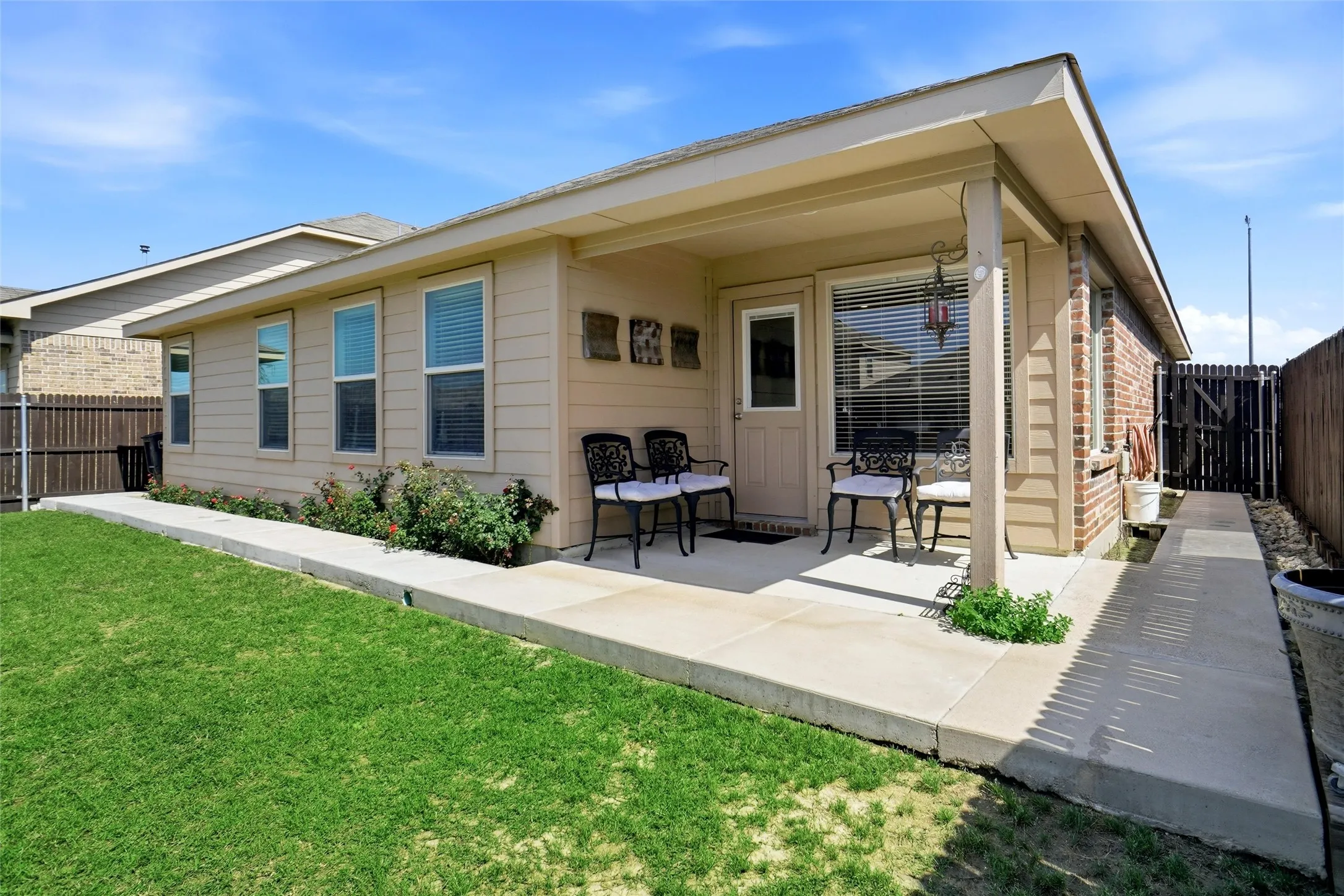 Single Family Residence For Sale in Tarrant County , 6341 Porthole Lane, Fort Worth, Texas 76179, 4 Bedroom, 2 Bathroom, 2 Garage spaces, 1,587 Sqft, built in 2018, mls#21273164, Real Estate Agent in Fort Worth, Homes For Sale in Tarrant county, Homes For Sale in Fort Worth, Realtor in Fort Worth Texas, Real Estate Brokerage Independent Realty Texas, Luminita Cordes Realtor