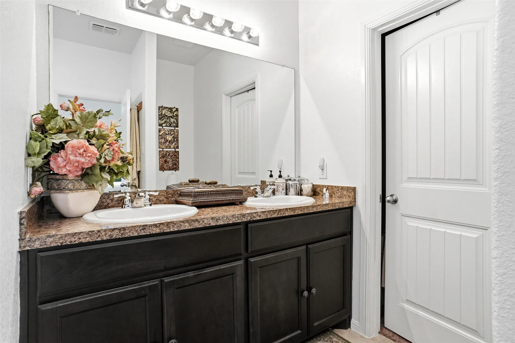 Single Family Residence For Sale in Tarrant County , 6341 Porthole Lane, Fort Worth, Texas 76179, 4 Bedroom, 2 Bathroom, 2 Garage spaces, 1,587 Sqft, built in 2018, mls#21273164, Real Estate Agent in Fort Worth, Homes For Sale in Tarrant county, Homes For Sale in Fort Worth, Realtor in Fort Worth Texas, Real Estate Brokerage Independent Realty Texas, Luminita Cordes Realtor