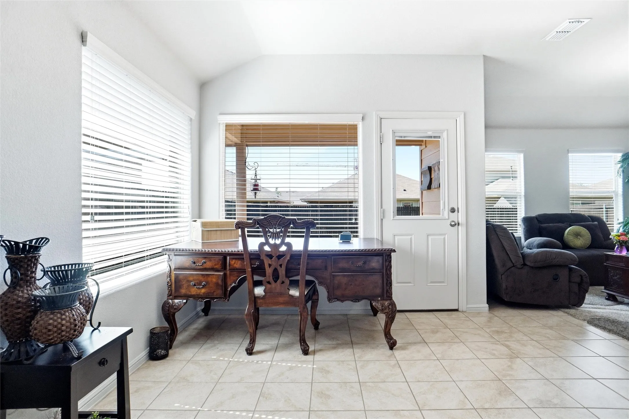 Single Family Residence For Sale in Tarrant County , 6341 Porthole Lane, Fort Worth, Texas 76179, 4 Bedroom, 2 Bathroom, 2 Garage spaces, 1,587 Sqft, built in 2018, mls#21273164, Real Estate Agent in Fort Worth, Homes For Sale in Tarrant county, Homes For Sale in Fort Worth, Realtor in Fort Worth Texas, Real Estate Brokerage Independent Realty Texas, Luminita Cordes Realtor
