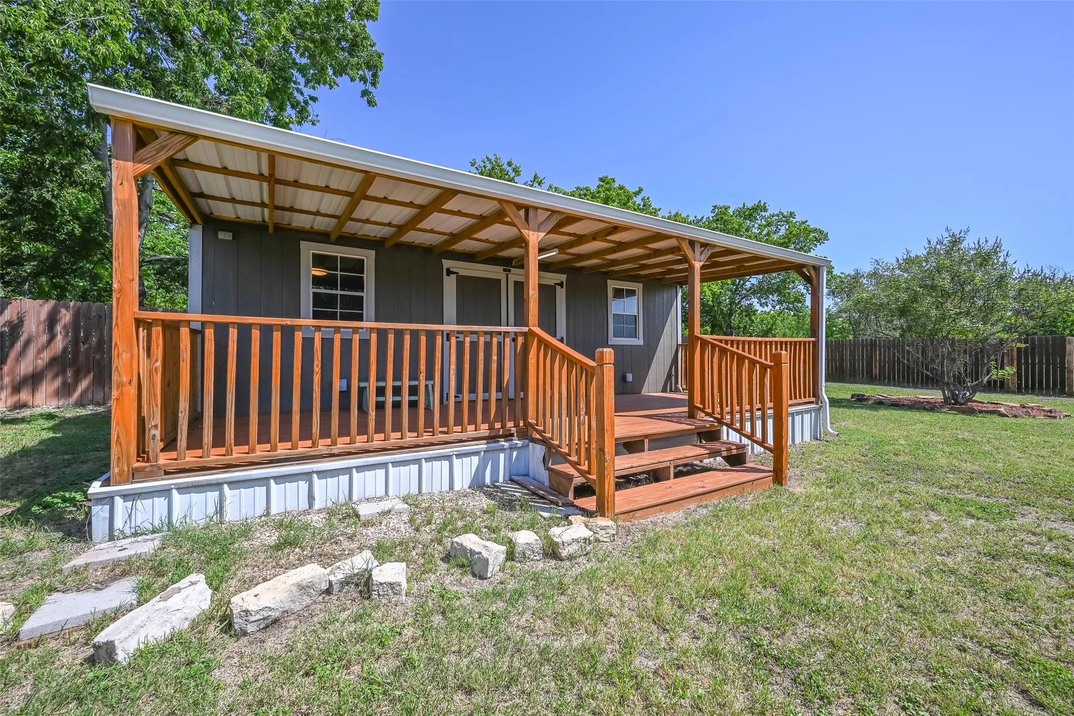 Single Family Residence For Sale in Hood County , 2024 Walker Street, Granbury, Texas 76048, 3 Bedroom, 2 Bathroom, 1 Garage spaces, 1,678 Sqft, built in 1983, mls#21273026, Real Estate Agent in Granbury, Homes For Sale in Hood county, Homes For Sale in Granbury, Realtor in Granbury Texas, Real Estate Brokerage Independent Realty Texas, Luminita Cordes Realtor