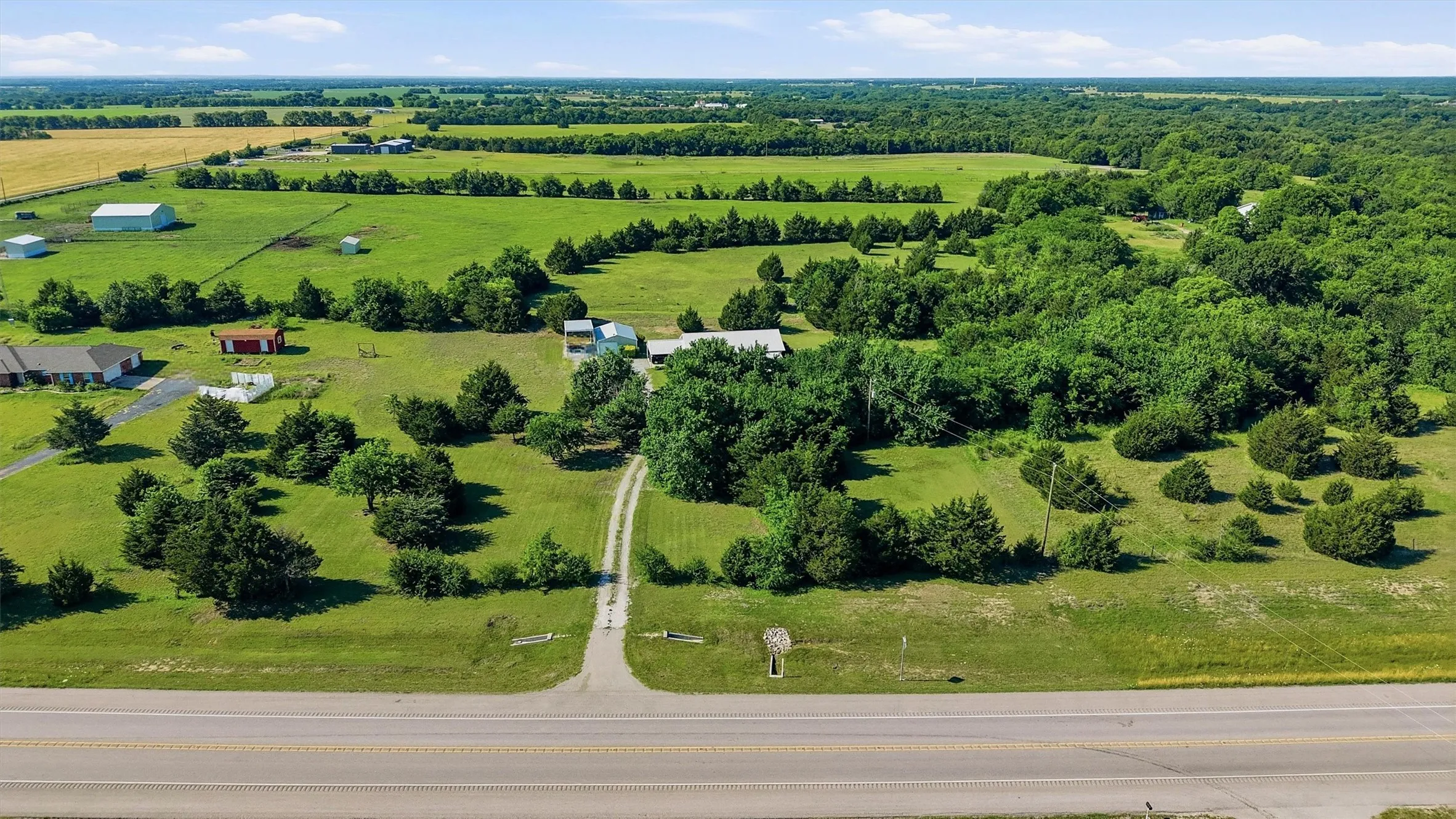 Single Family Residence For Sale in Collin County , 15656 State Highway 78 N, Blue Ridge, Texas 75424, 3 Bedroom, 2 Bathroom, 2 Garage spaces, 1,500 Sqft, built in 2015, mls#21266735, Real Estate Agent in Blue Ridge, Homes For Sale in Collin county, Homes For Sale in Blue Ridge, Realtor in Blue Ridge Texas, Real Estate Brokerage Independent Realty Texas, Luminita Cordes Realtor