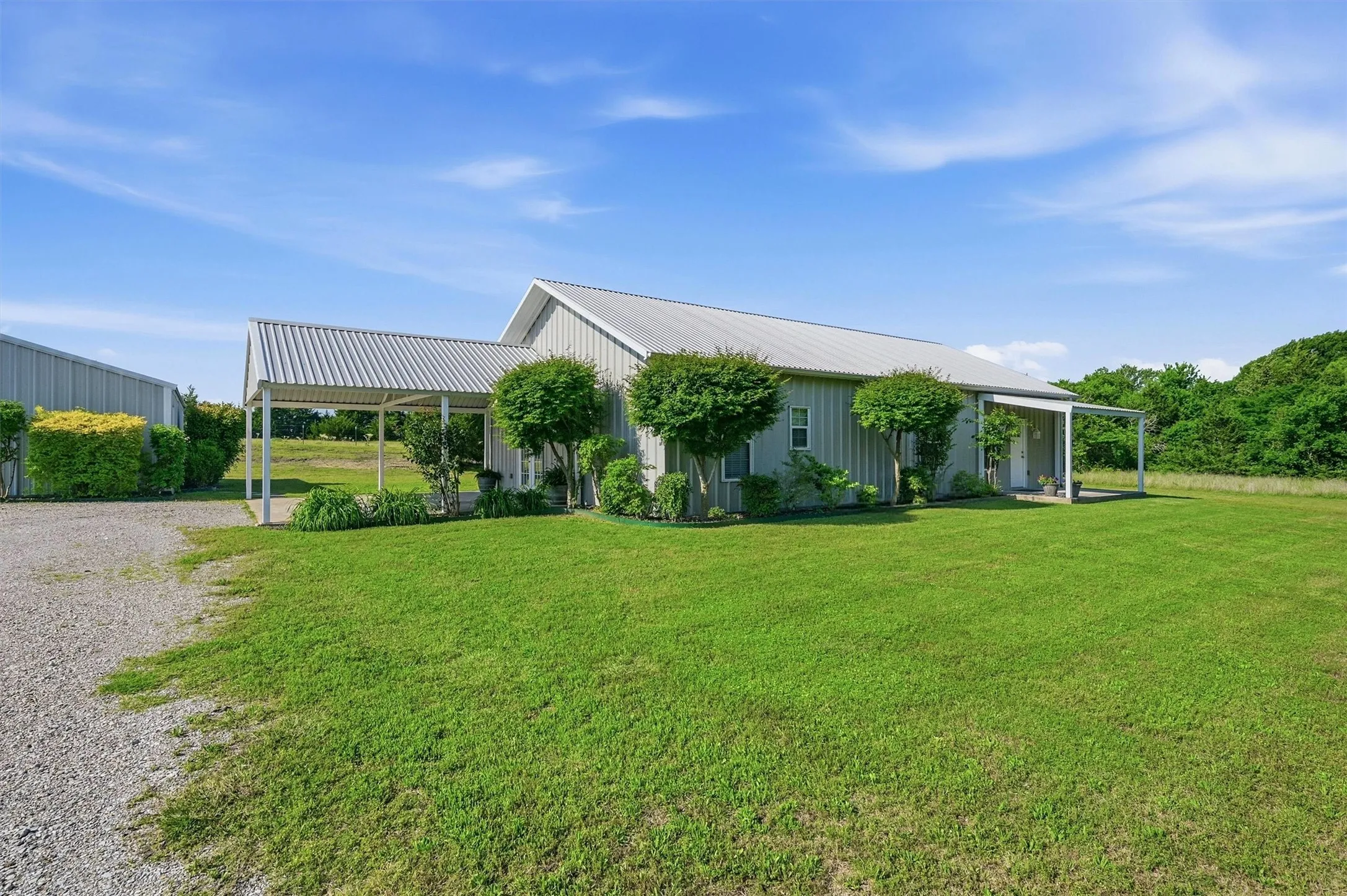 Single Family Residence For Sale in Collin County , 15656 State Highway 78 N, Blue Ridge, Texas 75424, 3 Bedroom, 2 Bathroom, 2 Garage spaces, 1,500 Sqft, built in 2015, mls#21266735, Real Estate Agent in Blue Ridge, Homes For Sale in Collin county, Homes For Sale in Blue Ridge, Realtor in Blue Ridge Texas, Real Estate Brokerage Independent Realty Texas, Luminita Cordes Realtor