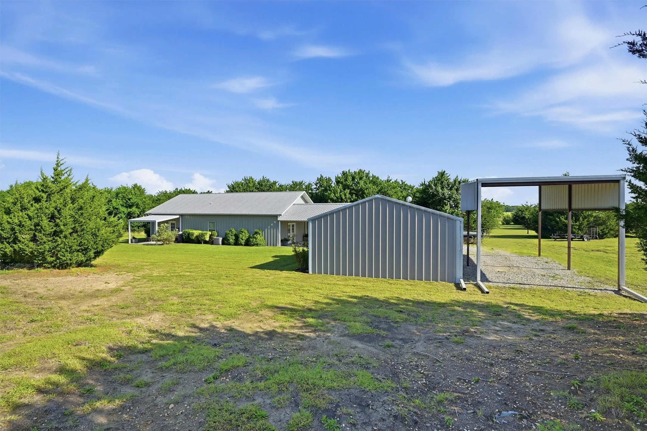Single Family Residence For Sale in Collin County , 15656 State Highway 78 N, Blue Ridge, Texas 75424, 3 Bedroom, 2 Bathroom, 2 Garage spaces, 1,500 Sqft, built in 2015, mls#21266735, Real Estate Agent in Blue Ridge, Homes For Sale in Collin county, Homes For Sale in Blue Ridge, Realtor in Blue Ridge Texas, Real Estate Brokerage Independent Realty Texas, Luminita Cordes Realtor