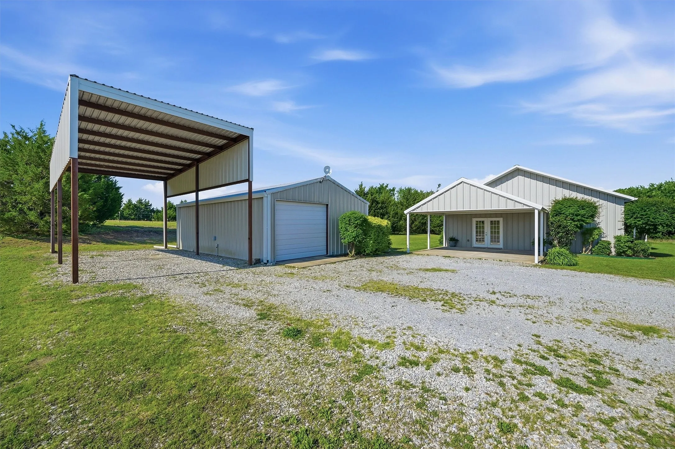 Single Family Residence For Sale in Collin County , 15656 State Highway 78 N, Blue Ridge, Texas 75424, 3 Bedroom, 2 Bathroom, 2 Garage spaces, 1,500 Sqft, built in 2015, mls#21266735, Real Estate Agent in Blue Ridge, Homes For Sale in Collin county, Homes For Sale in Blue Ridge, Realtor in Blue Ridge Texas, Real Estate Brokerage Independent Realty Texas, Luminita Cordes Realtor