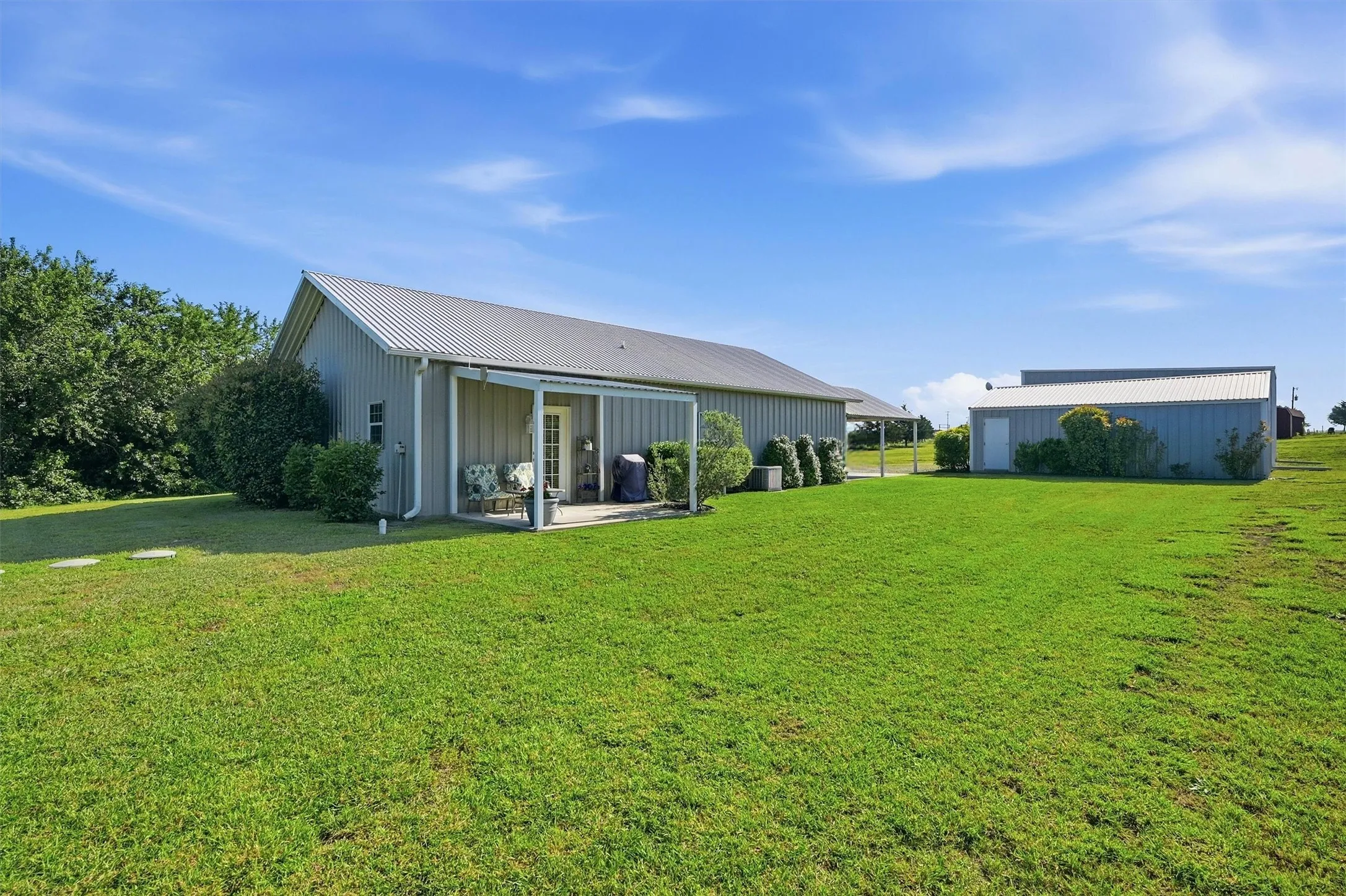Single Family Residence For Sale in Collin County , 15656 State Highway 78 N, Blue Ridge, Texas 75424, 3 Bedroom, 2 Bathroom, 2 Garage spaces, 1,500 Sqft, built in 2015, mls#21266735, Real Estate Agent in Blue Ridge, Homes For Sale in Collin county, Homes For Sale in Blue Ridge, Realtor in Blue Ridge Texas, Real Estate Brokerage Independent Realty Texas, Luminita Cordes Realtor