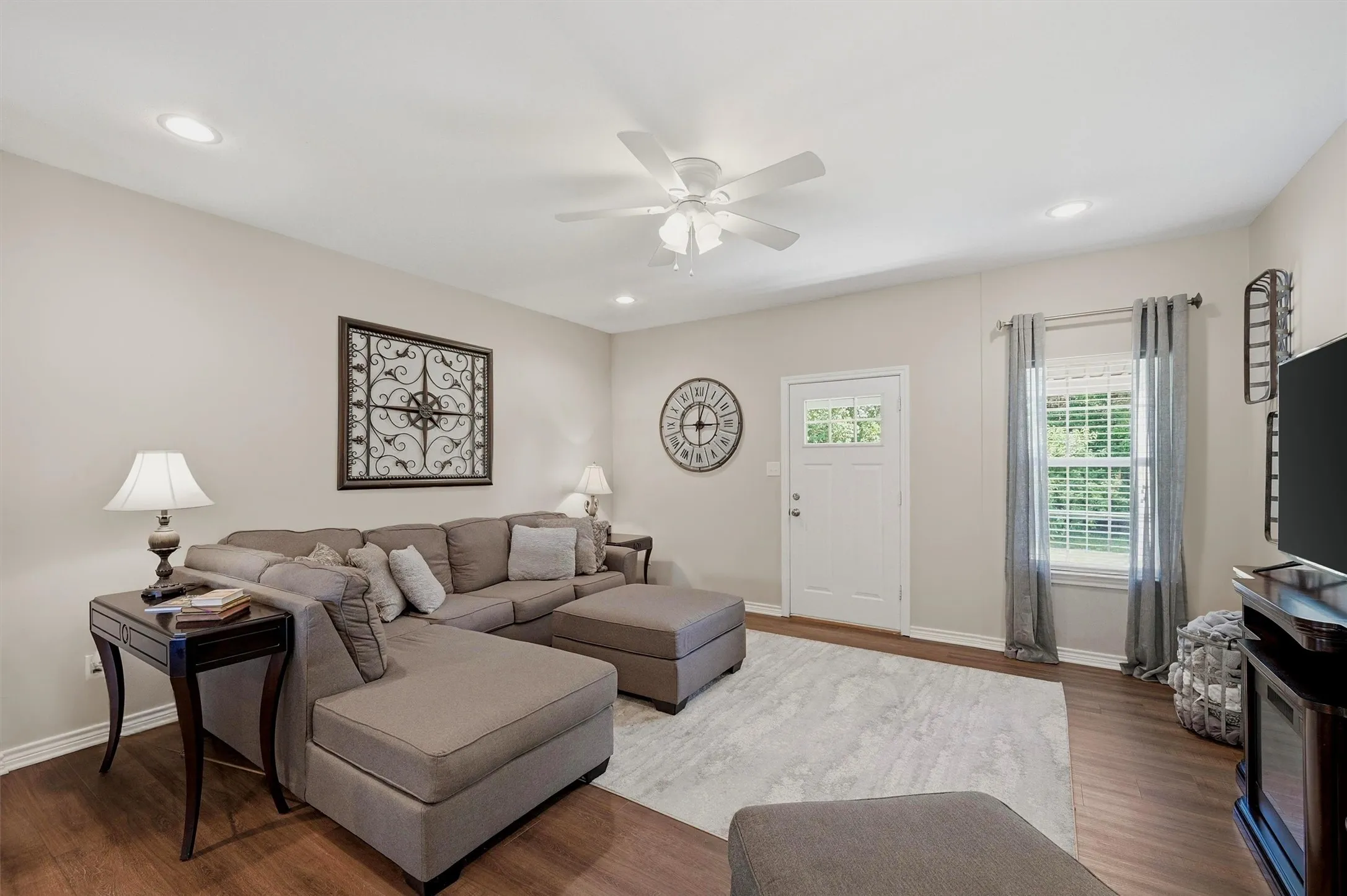 Single Family Residence For Sale in Collin County , 15656 State Highway 78 N, Blue Ridge, Texas 75424, 3 Bedroom, 2 Bathroom, 2 Garage spaces, 1,500 Sqft, built in 2015, mls#21266735, Real Estate Agent in Blue Ridge, Homes For Sale in Collin county, Homes For Sale in Blue Ridge, Realtor in Blue Ridge Texas, Real Estate Brokerage Independent Realty Texas, Luminita Cordes Realtor
