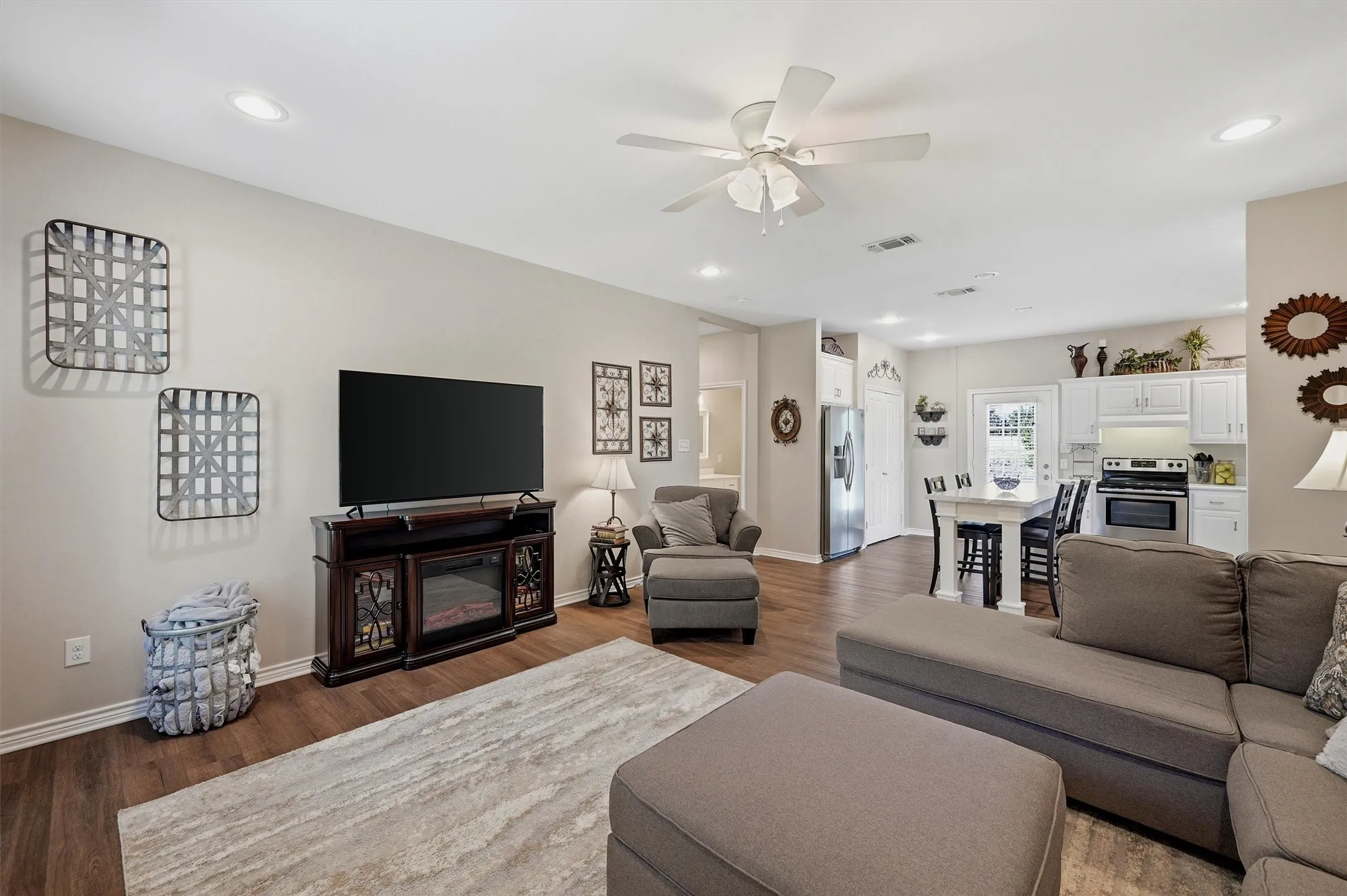 Single Family Residence For Sale in Collin County , 15656 State Highway 78 N, Blue Ridge, Texas 75424, 3 Bedroom, 2 Bathroom, 2 Garage spaces, 1,500 Sqft, built in 2015, mls#21266735, Real Estate Agent in Blue Ridge, Homes For Sale in Collin county, Homes For Sale in Blue Ridge, Realtor in Blue Ridge Texas, Real Estate Brokerage Independent Realty Texas, Luminita Cordes Realtor