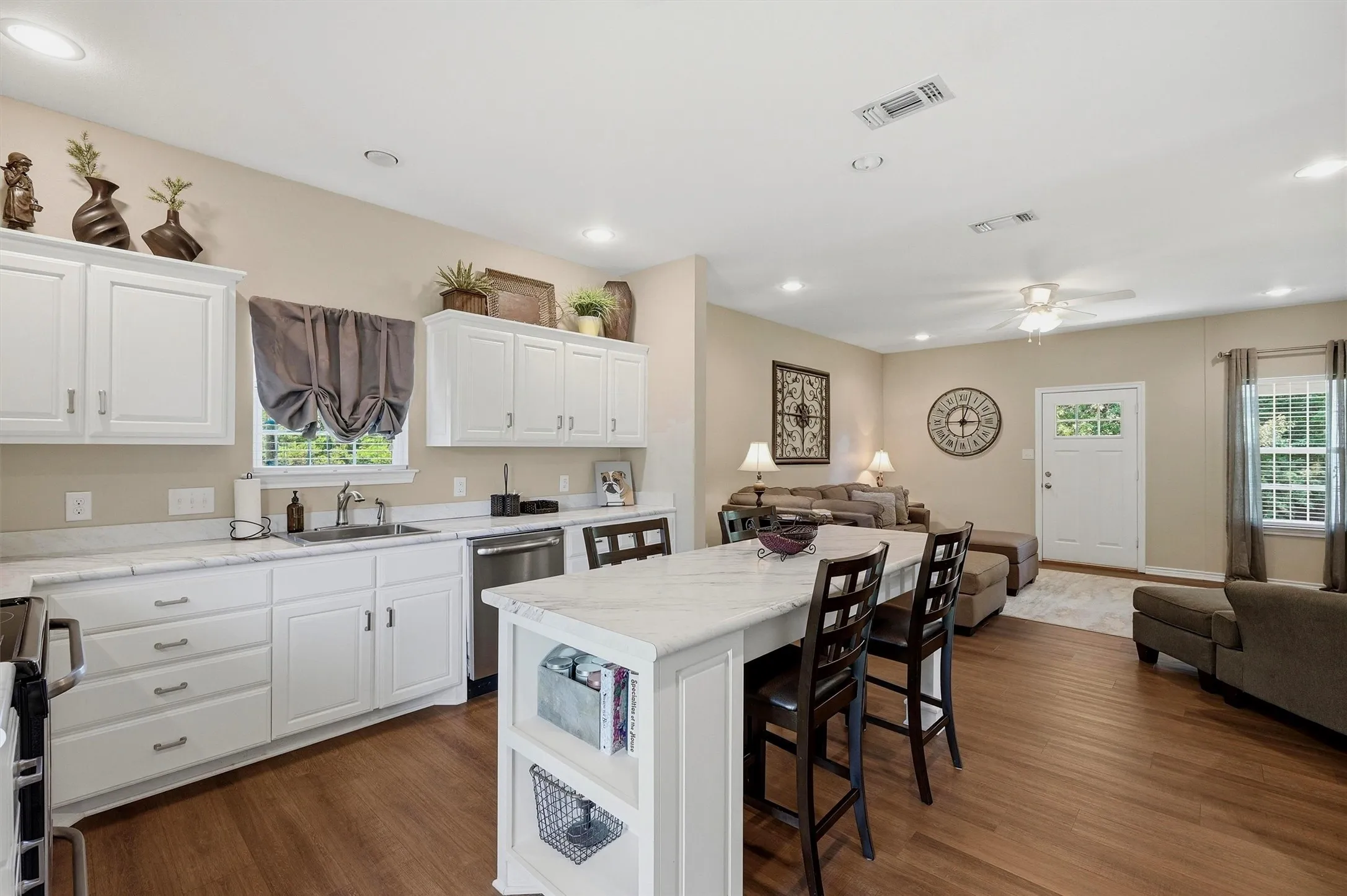 Single Family Residence For Sale in Collin County , 15656 State Highway 78 N, Blue Ridge, Texas 75424, 3 Bedroom, 2 Bathroom, 2 Garage spaces, 1,500 Sqft, built in 2015, mls#21266735, Real Estate Agent in Blue Ridge, Homes For Sale in Collin county, Homes For Sale in Blue Ridge, Realtor in Blue Ridge Texas, Real Estate Brokerage Independent Realty Texas, Luminita Cordes Realtor
