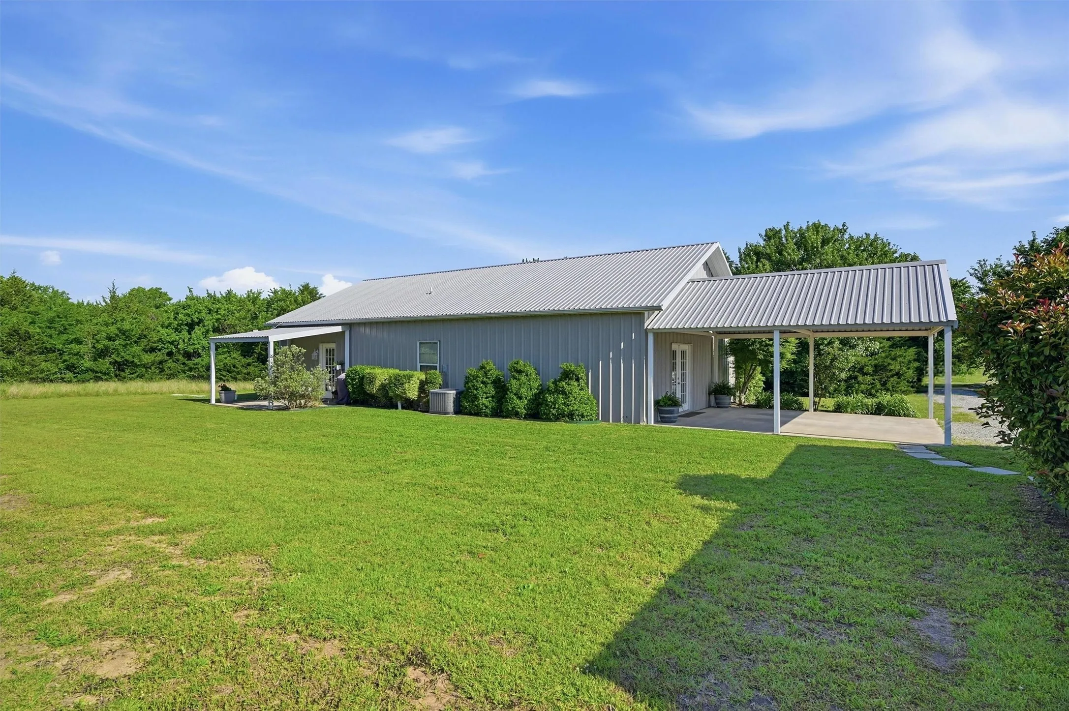 Single Family Residence For Sale in Collin County , 15656 State Highway 78 N, Blue Ridge, Texas 75424, 3 Bedroom, 2 Bathroom, 2 Garage spaces, 1,500 Sqft, built in 2015, mls#21266735, Real Estate Agent in Blue Ridge, Homes For Sale in Collin county, Homes For Sale in Blue Ridge, Realtor in Blue Ridge Texas, Real Estate Brokerage Independent Realty Texas, Luminita Cordes Realtor