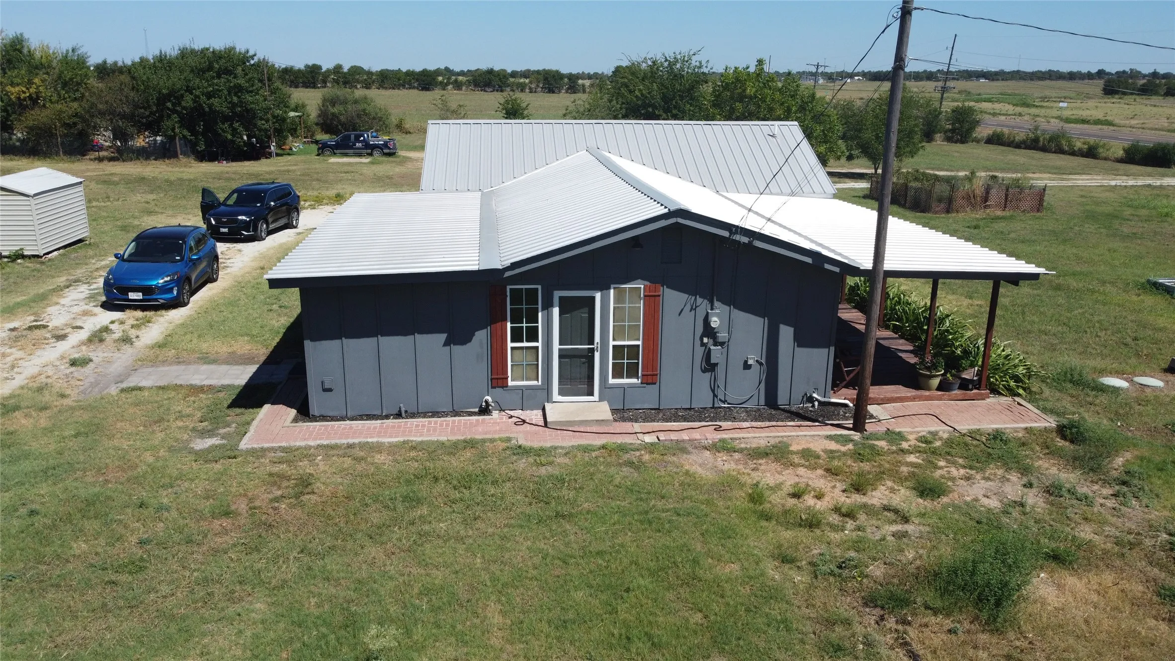 Single Family Residence For Sale in Falls County , 2515 US Highway 77 Highway, Lott, Texas 76656, 3 Bedroom, 2 Bathroom, Garage spaces, 1,716 Sqft, built in 1993, mls#21273339, Real Estate Agent in Lott, Homes For Sale in Falls county, Homes For Sale in Lott, Realtor in Lott Texas, Real Estate Brokerage Independent Realty Texas, Luminita Cordes Realtor