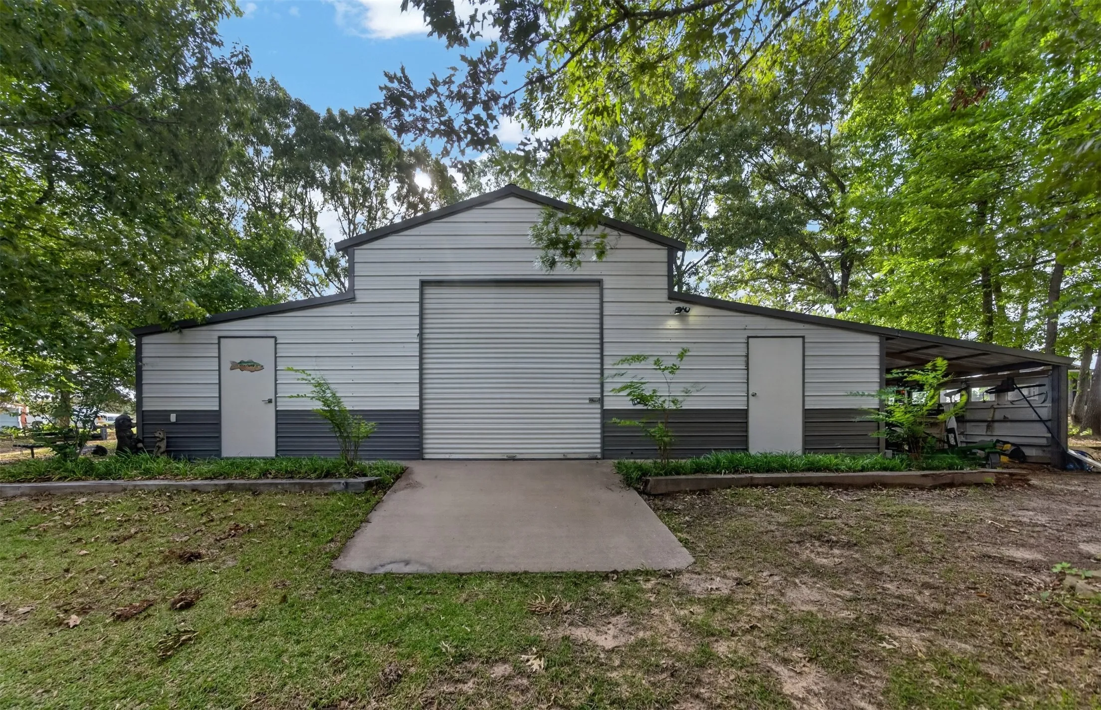 Single Family Residence For Sale in Rains County , 954 RS County Road 4261, Emory, Texas 75440, 3 Bedroom, 2 Bathroom, 1 Garage spaces, 1,959 Sqft, built in 2019, mls#21227506, Real Estate Agent in Emory, Homes For Sale in Rains county, Homes For Sale in Emory, Realtor in Emory Texas, Real Estate Brokerage Independent Realty Texas, Luminita Cordes Realtor