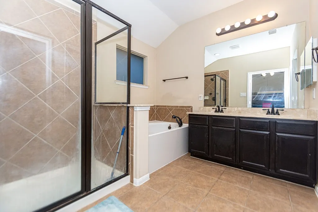 Townhouse For Sale in Harris County , 9158 Sunlight Oak Lane, Houston, Texas 77070, 2 Bedroom, 3 Bathroom, 2 Garage spaces, 1,640 Sqft, built in 2015, mls#21273441, Real Estate Agent in Houston, Homes For Sale in Harris county, Homes For Sale in Houston, Realtor in Houston Texas, Real Estate Brokerage Independent Realty Texas, Luminita Cordes Realtor