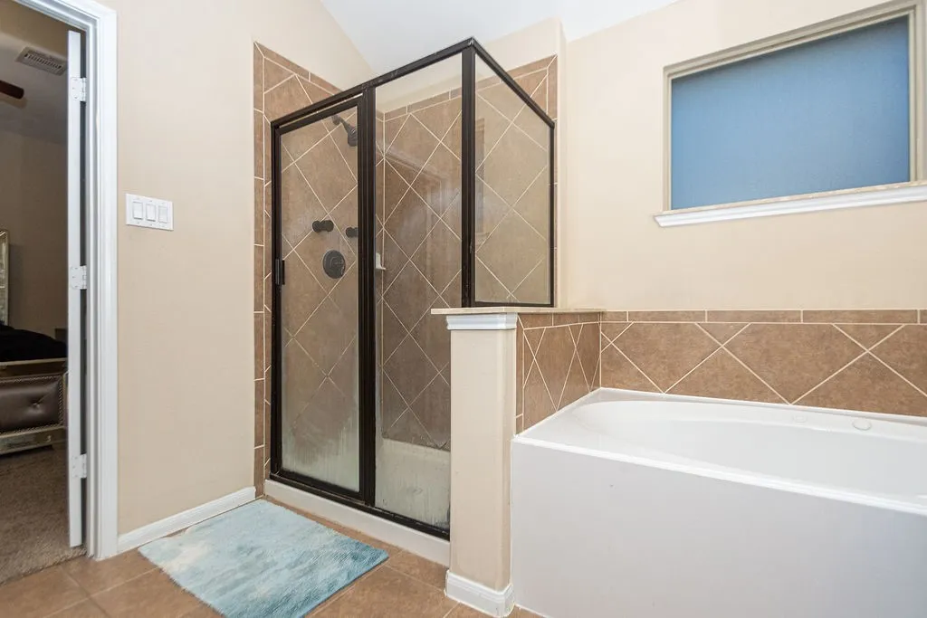 Townhouse For Sale in Harris County , 9158 Sunlight Oak Lane, Houston, Texas 77070, 2 Bedroom, 3 Bathroom, 2 Garage spaces, 1,640 Sqft, built in 2015, mls#21273441, Real Estate Agent in Houston, Homes For Sale in Harris county, Homes For Sale in Houston, Realtor in Houston Texas, Real Estate Brokerage Independent Realty Texas, Luminita Cordes Realtor