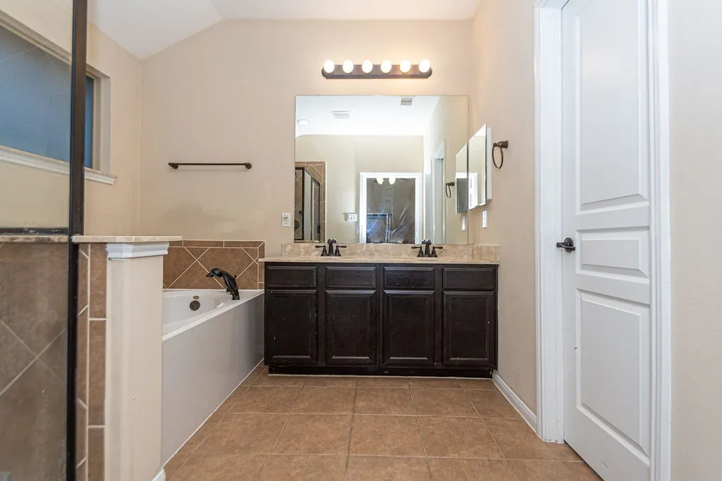 Townhouse For Sale in Harris County , 9158 Sunlight Oak Lane, Houston, Texas 77070, 2 Bedroom, 3 Bathroom, 2 Garage spaces, 1,640 Sqft, built in 2015, mls#21273441, Real Estate Agent in Houston, Homes For Sale in Harris county, Homes For Sale in Houston, Realtor in Houston Texas, Real Estate Brokerage Independent Realty Texas, Luminita Cordes Realtor