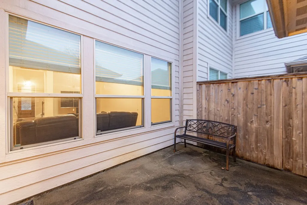 Townhouse For Sale in Harris County , 9158 Sunlight Oak Lane, Houston, Texas 77070, 2 Bedroom, 3 Bathroom, 2 Garage spaces, 1,640 Sqft, built in 2015, mls#21273441, Real Estate Agent in Houston, Homes For Sale in Harris county, Homes For Sale in Houston, Realtor in Houston Texas, Real Estate Brokerage Independent Realty Texas, Luminita Cordes Realtor