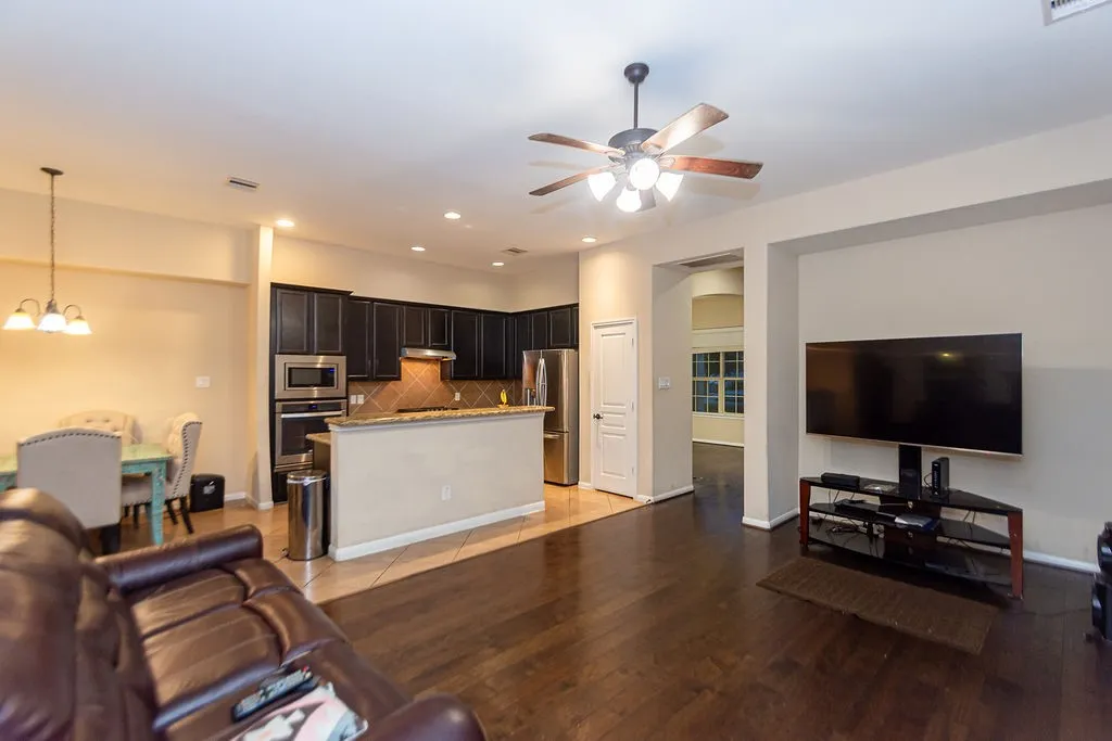Townhouse For Sale in Harris County , 9158 Sunlight Oak Lane, Houston, Texas 77070, 2 Bedroom, 3 Bathroom, 2 Garage spaces, 1,640 Sqft, built in 2015, mls#21273441, Real Estate Agent in Houston, Homes For Sale in Harris county, Homes For Sale in Houston, Realtor in Houston Texas, Real Estate Brokerage Independent Realty Texas, Luminita Cordes Realtor