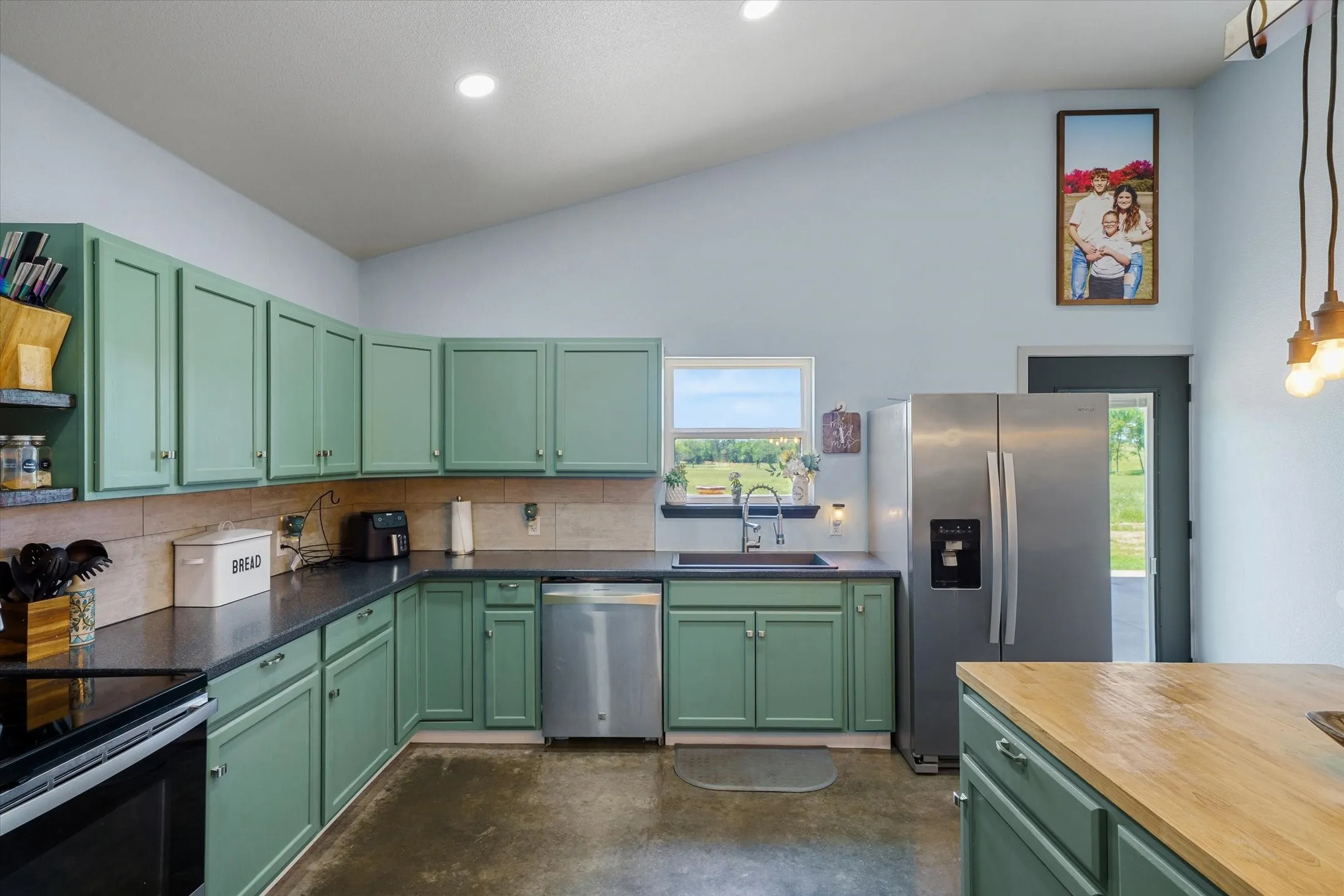 Single Family Residence For Sale in Van Zandt County , 1026 Vz County Road 2115, Canton, Texas 75103, 4 Bedroom, 3 Bathroom, Garage spaces, 2,400 Sqft, built in 2020, mls#21273134, Real Estate Agent in Canton, Homes For Sale in Van Zandt county, Homes For Sale in Canton, Realtor in Canton Texas, Real Estate Brokerage Independent Realty Texas, Luminita Cordes Realtor