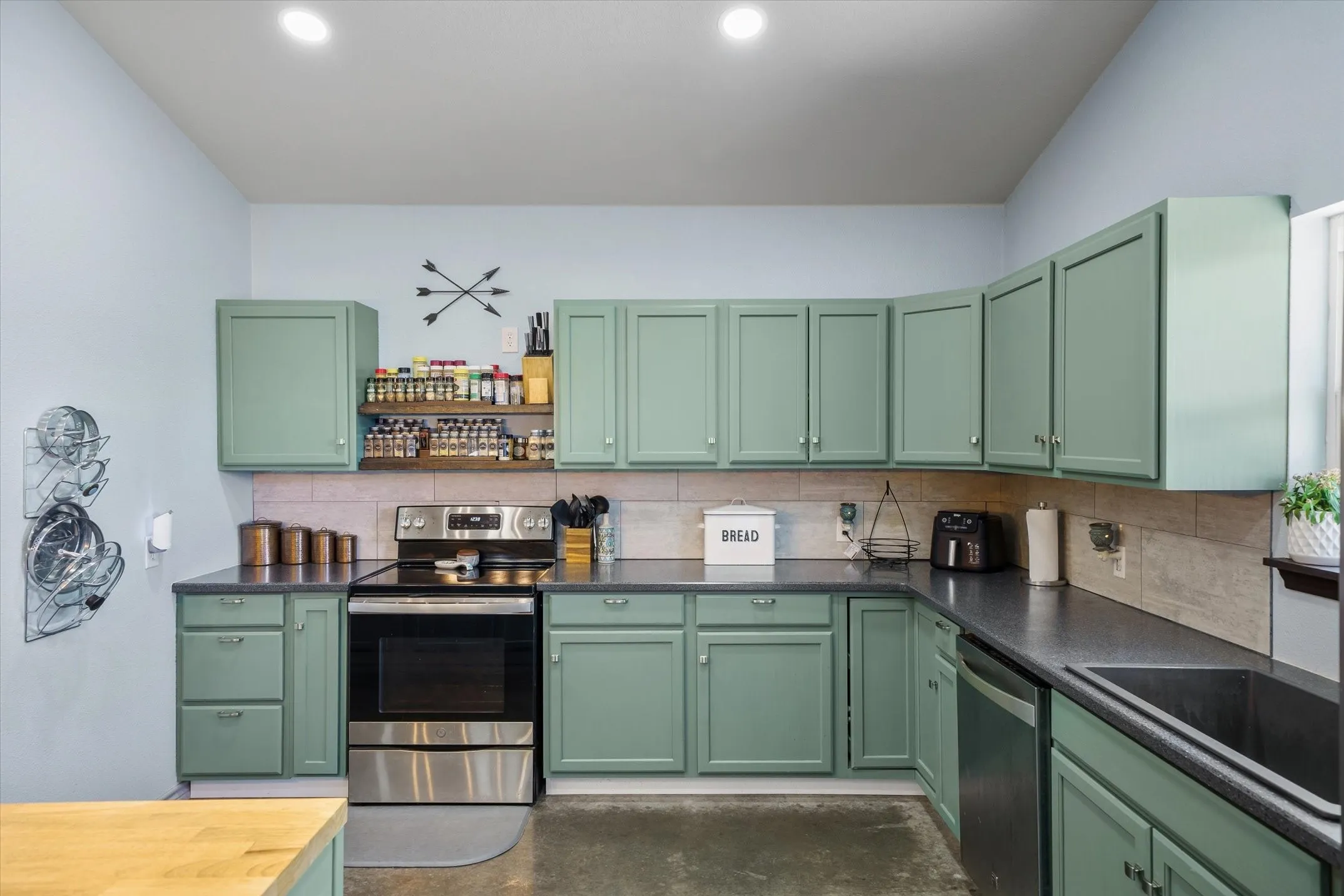 Single Family Residence For Sale in Van Zandt County , 1026 Vz County Road 2115, Canton, Texas 75103, 4 Bedroom, 3 Bathroom, Garage spaces, 2,400 Sqft, built in 2020, mls#21273134, Real Estate Agent in Canton, Homes For Sale in Van Zandt county, Homes For Sale in Canton, Realtor in Canton Texas, Real Estate Brokerage Independent Realty Texas, Luminita Cordes Realtor