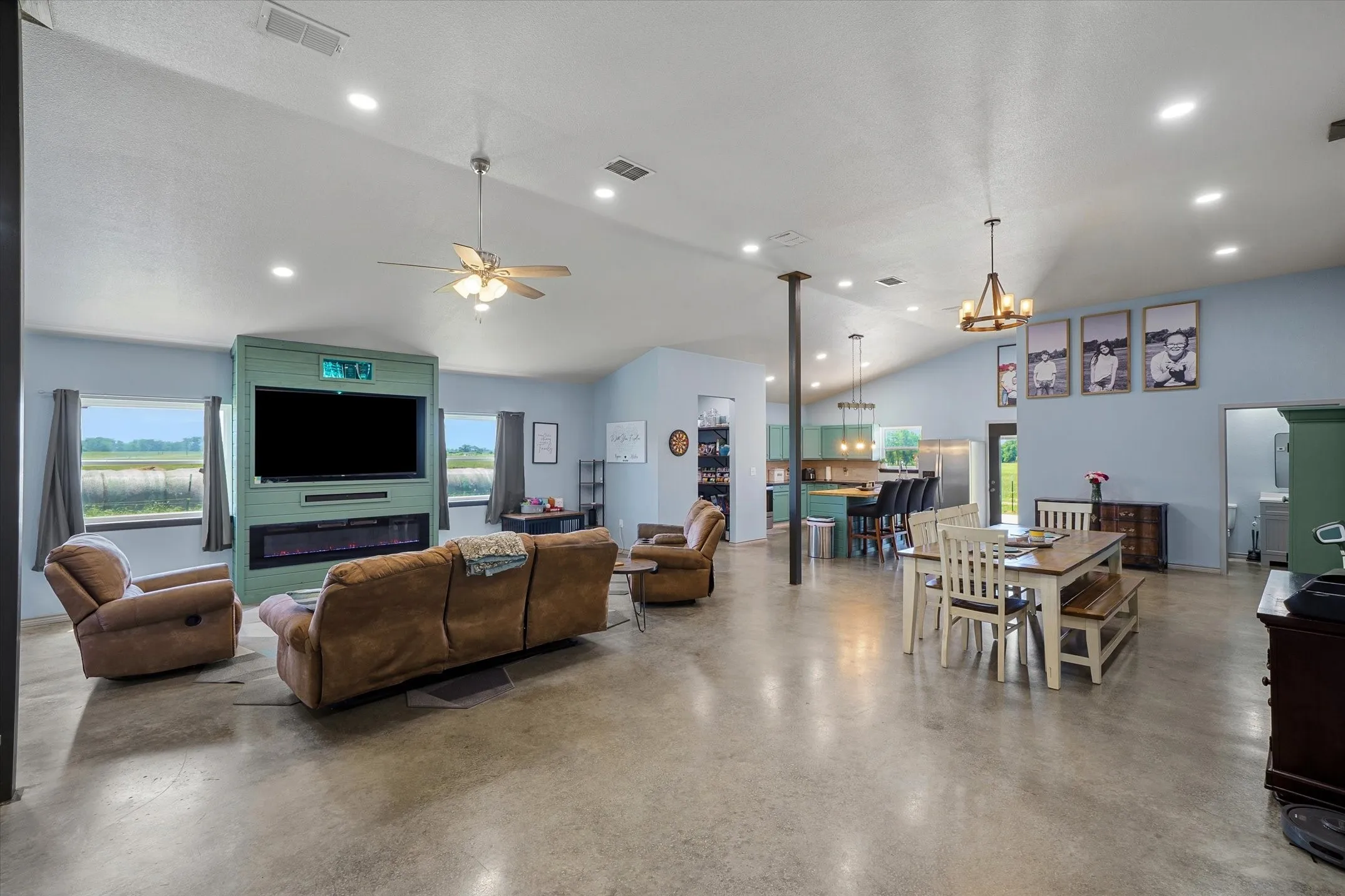 Single Family Residence For Sale in Van Zandt County , 1026 Vz County Road 2115, Canton, Texas 75103, 4 Bedroom, 3 Bathroom, Garage spaces, 2,400 Sqft, built in 2020, mls#21273134, Real Estate Agent in Canton, Homes For Sale in Van Zandt county, Homes For Sale in Canton, Realtor in Canton Texas, Real Estate Brokerage Independent Realty Texas, Luminita Cordes Realtor