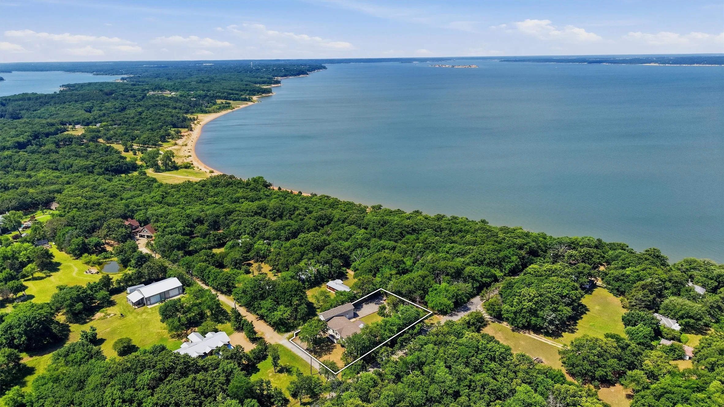 Single Family Residence For Sale in Grayson County , 212 Sunset Road, Pottsboro, Texas 75076, 4 Bedroom, 2 Bathroom, 2 Garage spaces, 2,303 Sqft, built in 2004, Price $485,000, mls#21272010, Real Estate Agent in Pottsboro, Homes For Sale in Grayson county, Homes For Sale in Pottsboro, Realtor in Pottsboro Texas, Real Estate Brokerage Independent Realty Texas, Luminita Cordes Realtor