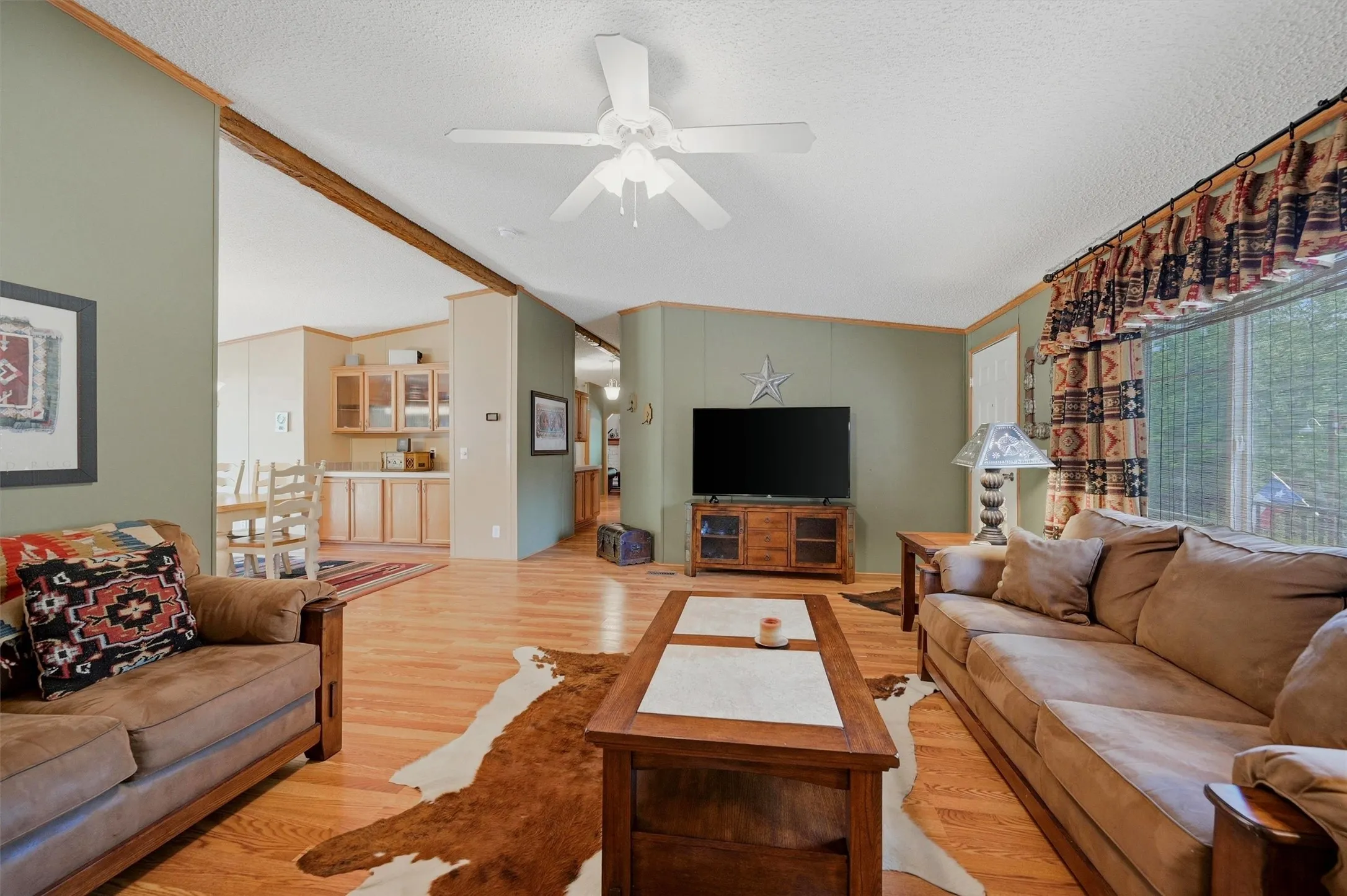 Single Family Residence For Sale in Grayson County , 212 Sunset Road, Pottsboro, Texas 75076, 4 Bedroom, 2 Bathroom, 2 Garage spaces, 2,303 Sqft, built in 2004, Price $485,000, mls#21272010, Real Estate Agent in Pottsboro, Homes For Sale in Grayson county, Homes For Sale in Pottsboro, Realtor in Pottsboro Texas, Real Estate Brokerage Independent Realty Texas, Luminita Cordes Realtor