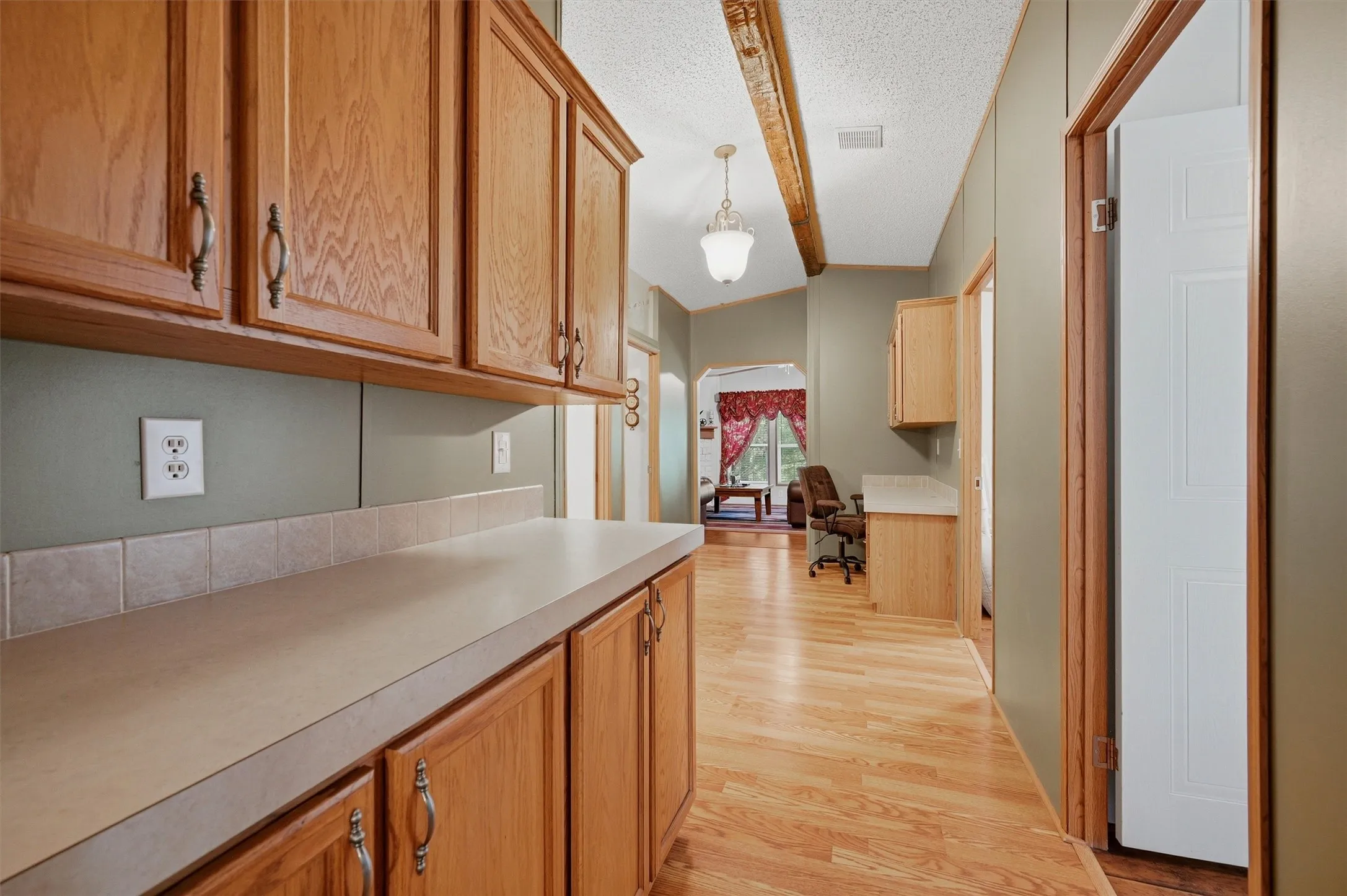 Single Family Residence For Sale in Grayson County , 212 Sunset Road, Pottsboro, Texas 75076, 4 Bedroom, 2 Bathroom, 2 Garage spaces, 2,303 Sqft, built in 2004, Price $485,000, mls#21272010, Real Estate Agent in Pottsboro, Homes For Sale in Grayson county, Homes For Sale in Pottsboro, Realtor in Pottsboro Texas, Real Estate Brokerage Independent Realty Texas, Luminita Cordes Realtor