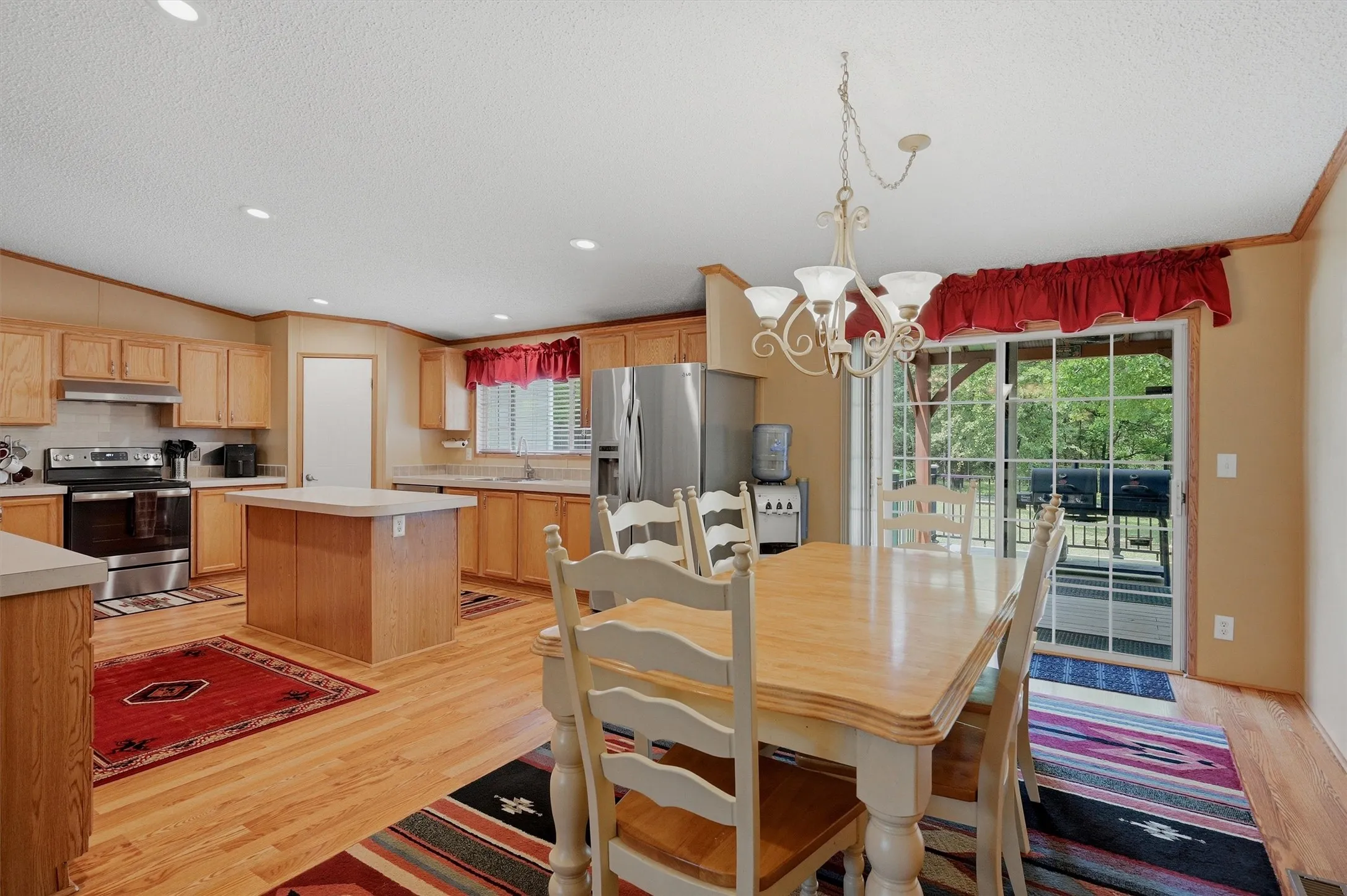 Single Family Residence For Sale in Grayson County , 212 Sunset Road, Pottsboro, Texas 75076, 4 Bedroom, 2 Bathroom, 2 Garage spaces, 2,303 Sqft, built in 2004, Price $485,000, mls#21272010, Real Estate Agent in Pottsboro, Homes For Sale in Grayson county, Homes For Sale in Pottsboro, Realtor in Pottsboro Texas, Real Estate Brokerage Independent Realty Texas, Luminita Cordes Realtor