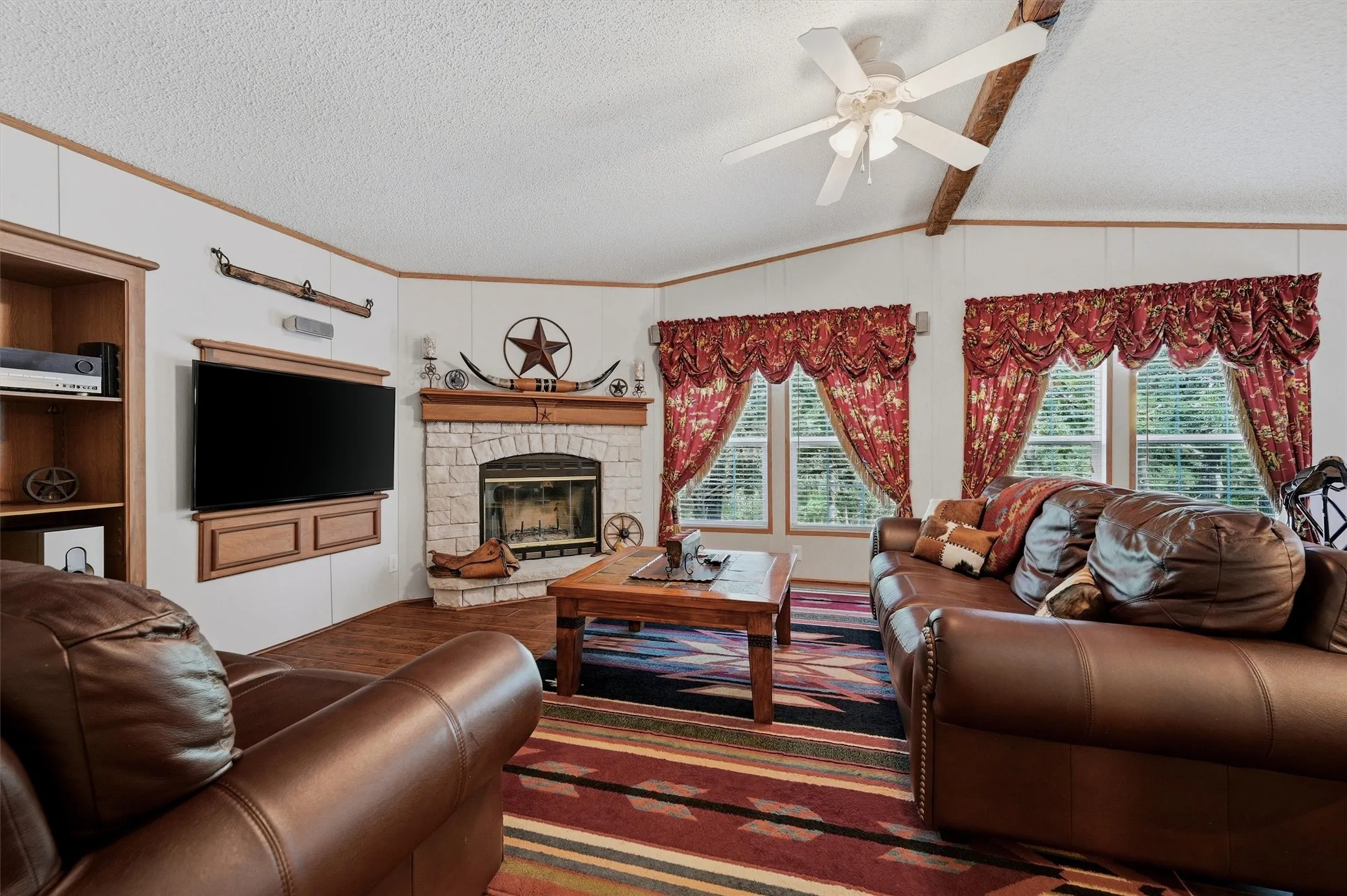 Single Family Residence For Sale in Grayson County , 212 Sunset Road, Pottsboro, Texas 75076, 4 Bedroom, 2 Bathroom, 2 Garage spaces, 2,303 Sqft, built in 2004, Price $485,000, mls#21272010, Real Estate Agent in Pottsboro, Homes For Sale in Grayson county, Homes For Sale in Pottsboro, Realtor in Pottsboro Texas, Real Estate Brokerage Independent Realty Texas, Luminita Cordes Realtor