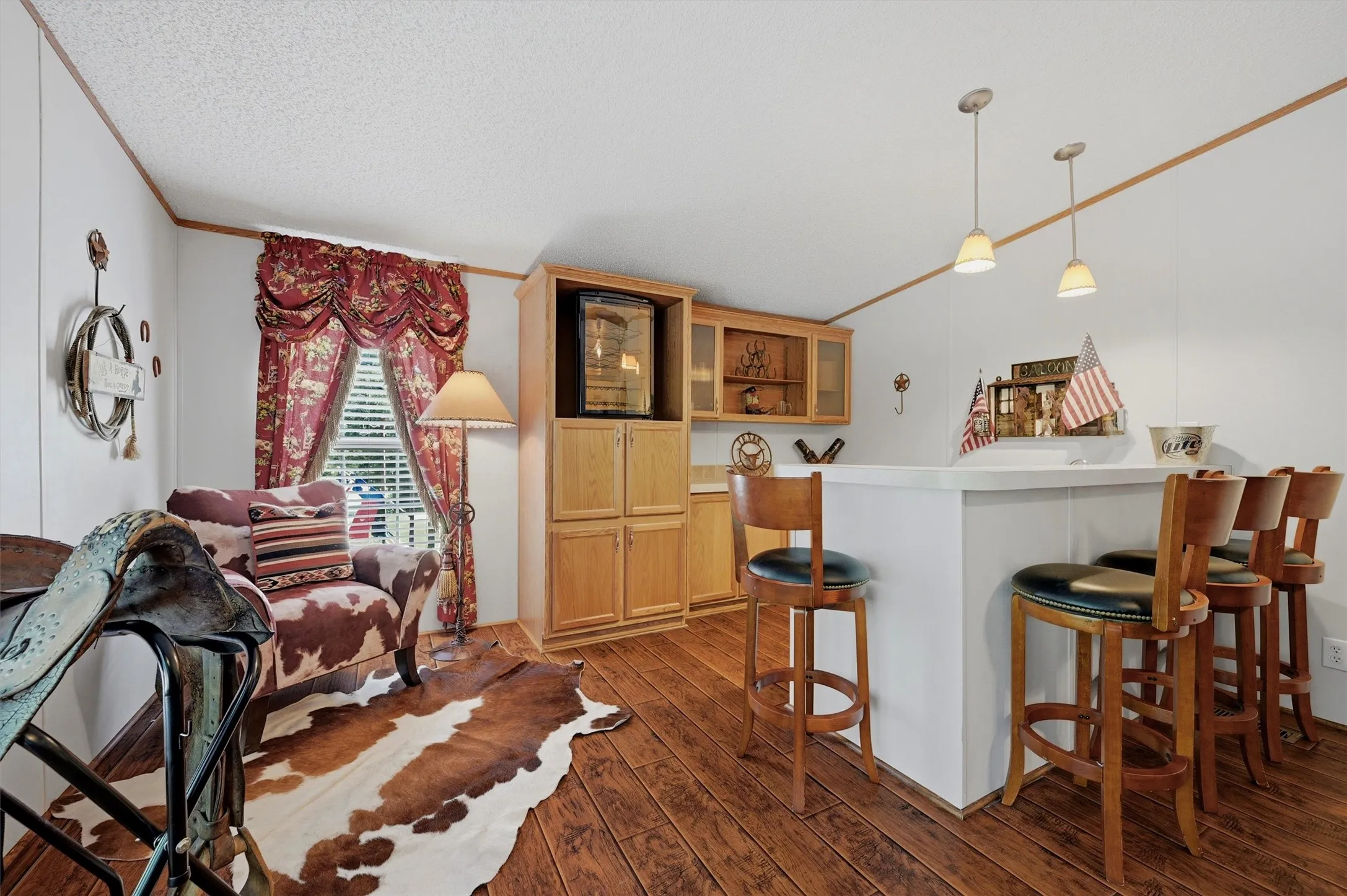 Single Family Residence For Sale in Grayson County , 212 Sunset Road, Pottsboro, Texas 75076, 4 Bedroom, 2 Bathroom, 2 Garage spaces, 2,303 Sqft, built in 2004, Price $485,000, mls#21272010, Real Estate Agent in Pottsboro, Homes For Sale in Grayson county, Homes For Sale in Pottsboro, Realtor in Pottsboro Texas, Real Estate Brokerage Independent Realty Texas, Luminita Cordes Realtor