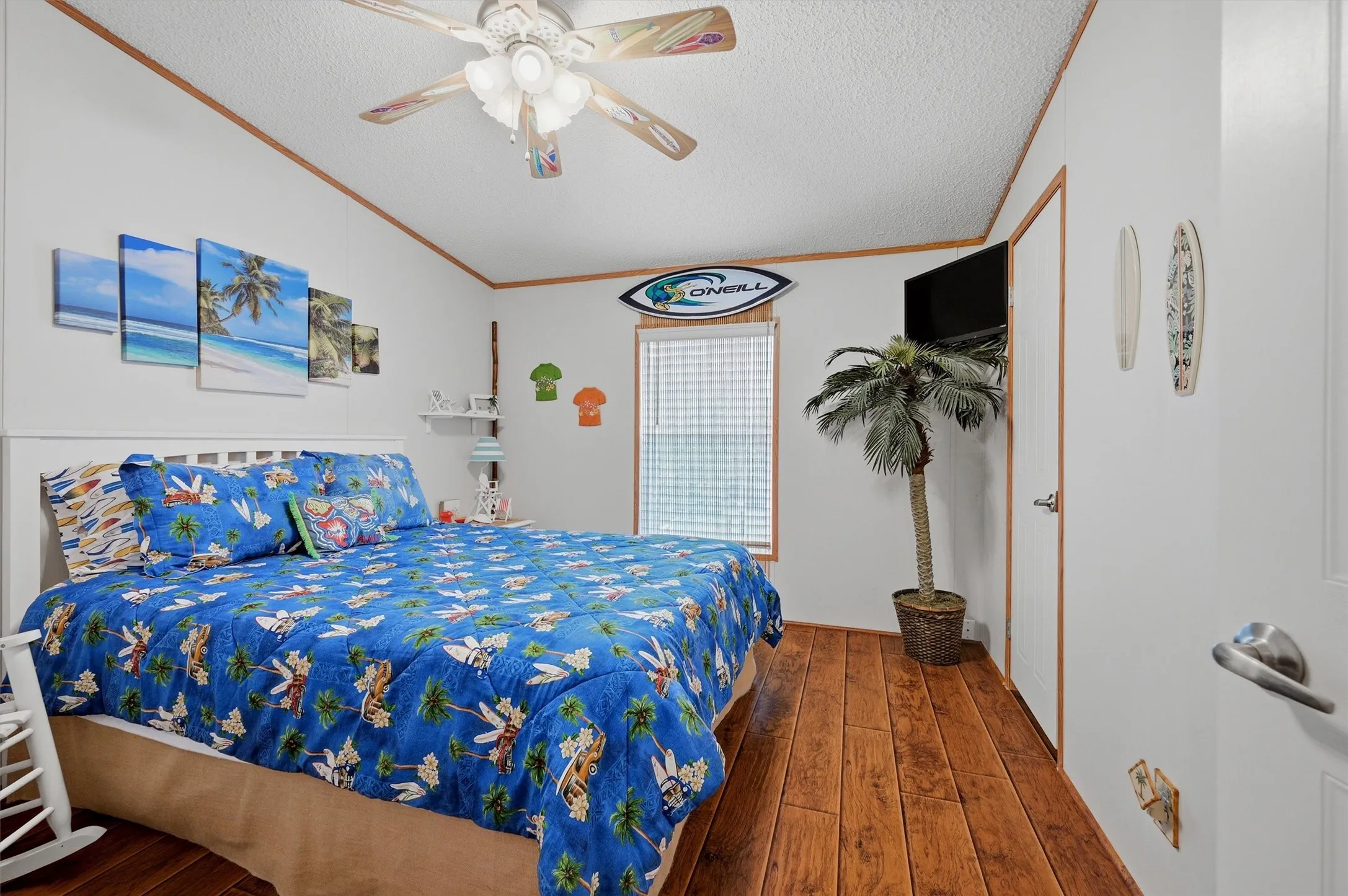 Single Family Residence For Sale in Grayson County , 212 Sunset Road, Pottsboro, Texas 75076, 4 Bedroom, 2 Bathroom, 2 Garage spaces, 2,303 Sqft, built in 2004, Price $485,000, mls#21272010, Real Estate Agent in Pottsboro, Homes For Sale in Grayson county, Homes For Sale in Pottsboro, Realtor in Pottsboro Texas, Real Estate Brokerage Independent Realty Texas, Luminita Cordes Realtor