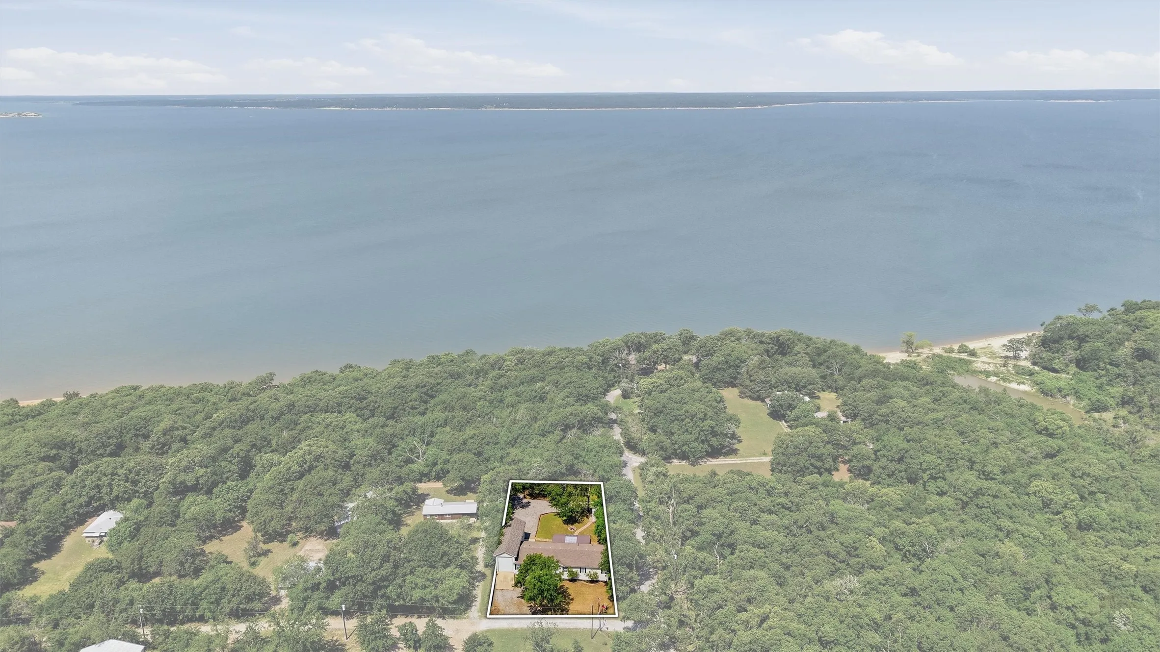 Single Family Residence For Sale in Grayson County , 212 Sunset Road, Pottsboro, Texas 75076, 4 Bedroom, 2 Bathroom, 2 Garage spaces, 2,303 Sqft, built in 2004, Price $485,000, mls#21272010, Real Estate Agent in Pottsboro, Homes For Sale in Grayson county, Homes For Sale in Pottsboro, Realtor in Pottsboro Texas, Real Estate Brokerage Independent Realty Texas, Luminita Cordes Realtor