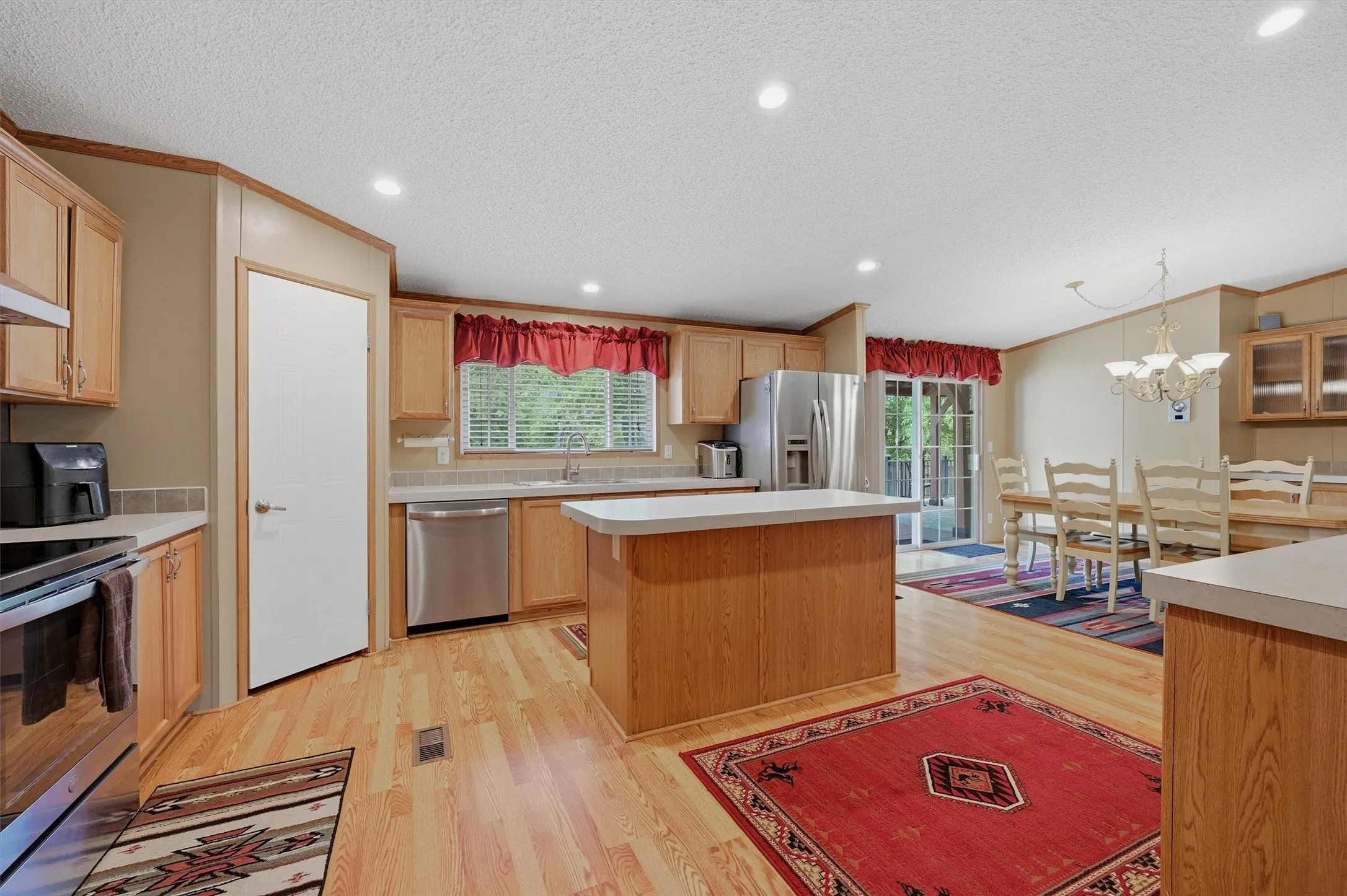 Single Family Residence For Sale in Grayson County , 212 Sunset Road, Pottsboro, Texas 75076, 4 Bedroom, 2 Bathroom, 2 Garage spaces, 2,303 Sqft, built in 2004, Price $485,000, mls#21272010, Real Estate Agent in Pottsboro, Homes For Sale in Grayson county, Homes For Sale in Pottsboro, Realtor in Pottsboro Texas, Real Estate Brokerage Independent Realty Texas, Luminita Cordes Realtor