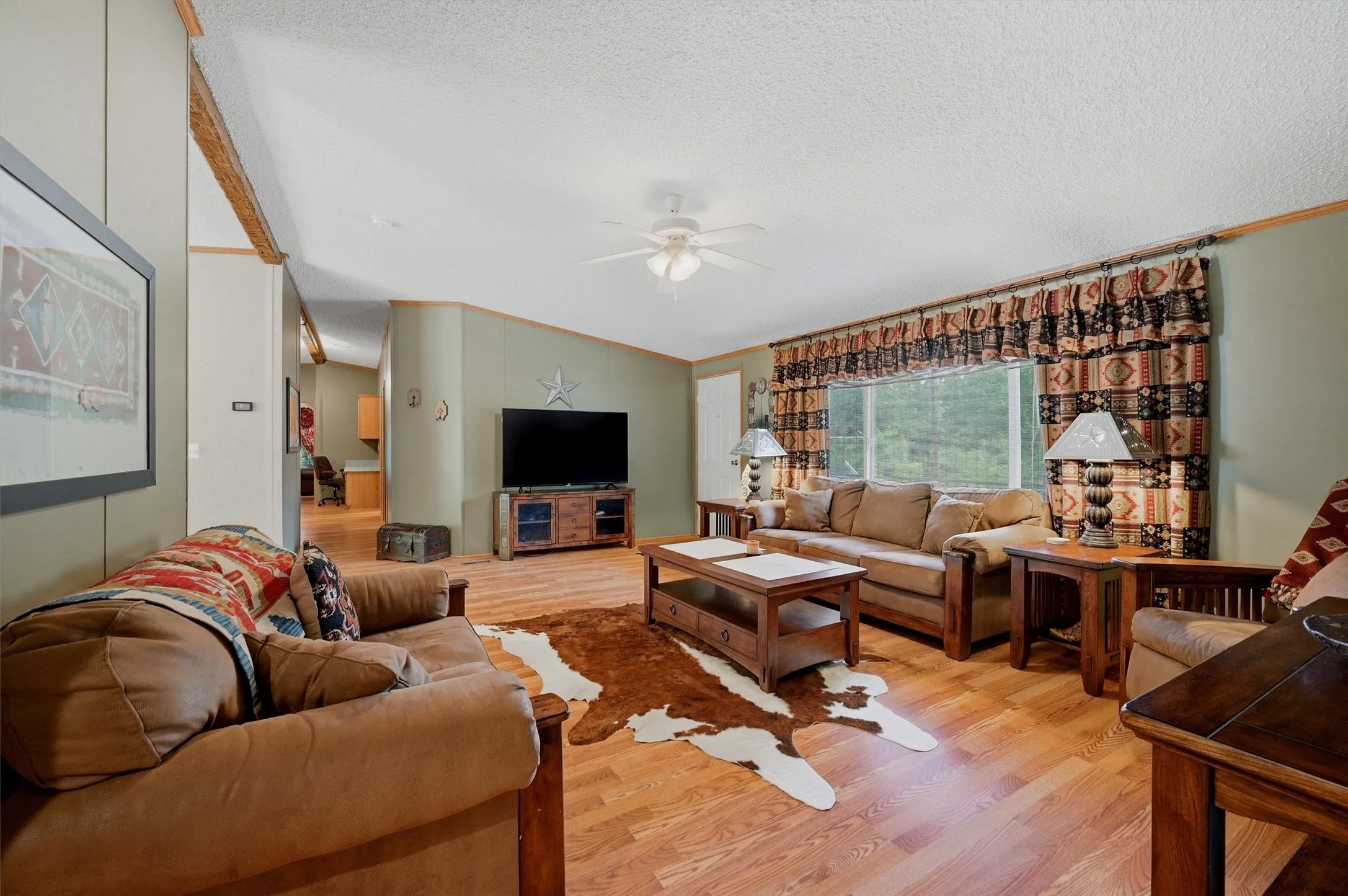 Single Family Residence For Sale in Grayson County , 212 Sunset Road, Pottsboro, Texas 75076, 4 Bedroom, 2 Bathroom, 2 Garage spaces, 2,303 Sqft, built in 2004, Price $485,000, mls#21272010, Real Estate Agent in Pottsboro, Homes For Sale in Grayson county, Homes For Sale in Pottsboro, Realtor in Pottsboro Texas, Real Estate Brokerage Independent Realty Texas, Luminita Cordes Realtor