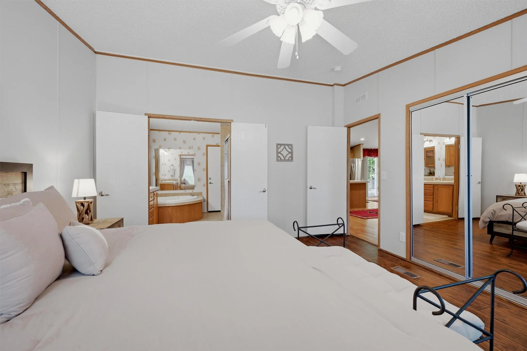 Single Family Residence For Sale in Grayson County , 212 Sunset Road, Pottsboro, Texas 75076, 4 Bedroom, 2 Bathroom, 2 Garage spaces, 2,303 Sqft, built in 2004, Price $485,000, mls#21272010, Real Estate Agent in Pottsboro, Homes For Sale in Grayson county, Homes For Sale in Pottsboro, Realtor in Pottsboro Texas, Real Estate Brokerage Independent Realty Texas, Luminita Cordes Realtor