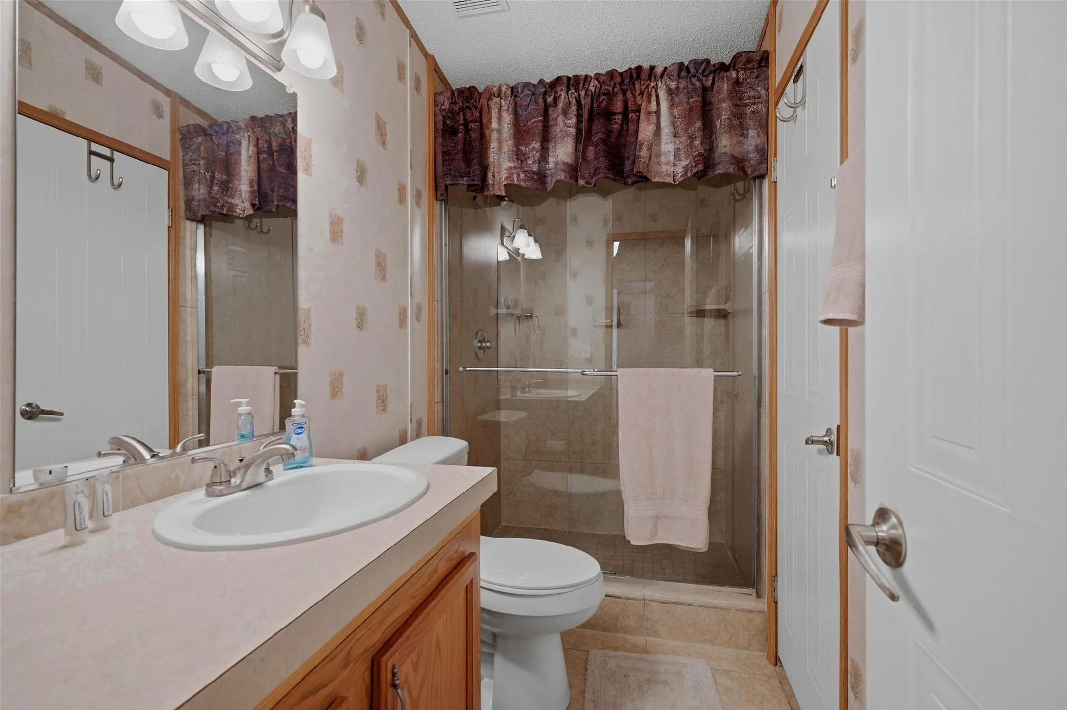 Single Family Residence For Sale in Grayson County , 212 Sunset Road, Pottsboro, Texas 75076, 4 Bedroom, 2 Bathroom, 2 Garage spaces, 2,303 Sqft, built in 2004, Price $485,000, mls#21272010, Real Estate Agent in Pottsboro, Homes For Sale in Grayson county, Homes For Sale in Pottsboro, Realtor in Pottsboro Texas, Real Estate Brokerage Independent Realty Texas, Luminita Cordes Realtor