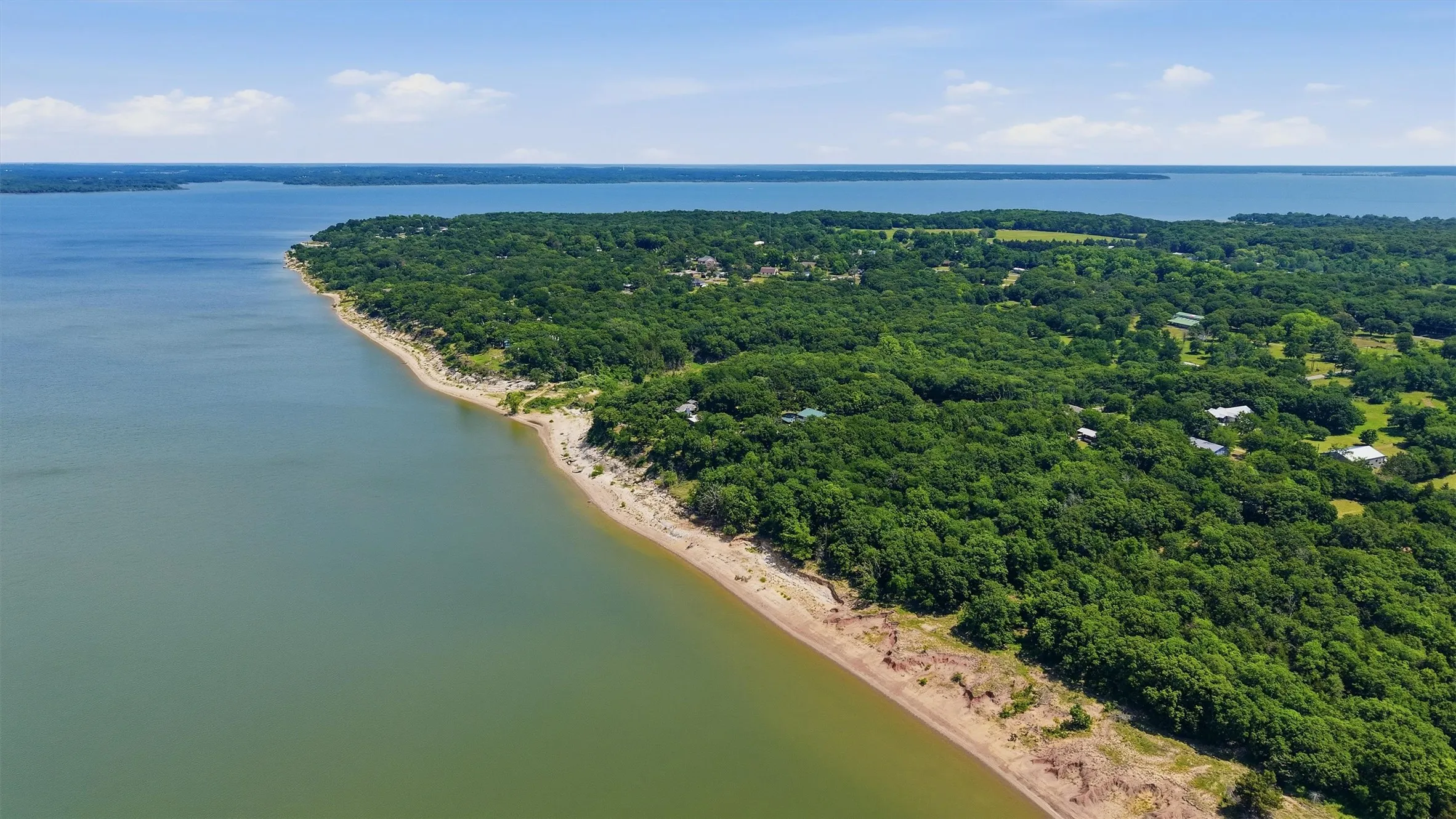 Single Family Residence For Sale in Grayson County , 212 Sunset Road, Pottsboro, Texas 75076, 4 Bedroom, 2 Bathroom, 2 Garage spaces, 2,303 Sqft, built in 2004, Price $485,000, mls#21272010, Real Estate Agent in Pottsboro, Homes For Sale in Grayson county, Homes For Sale in Pottsboro, Realtor in Pottsboro Texas, Real Estate Brokerage Independent Realty Texas, Luminita Cordes Realtor
